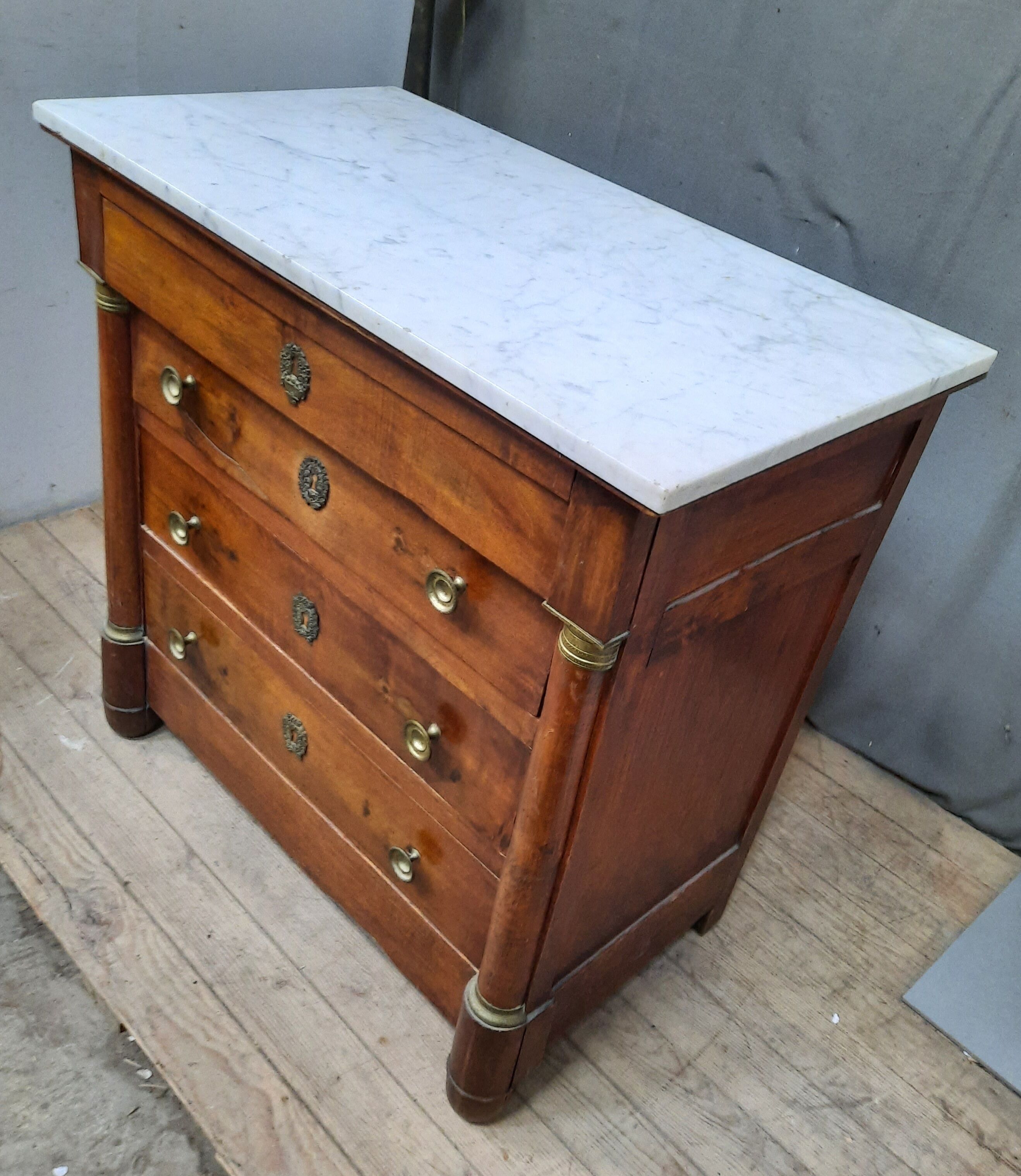 Commode empire à demi colonne
