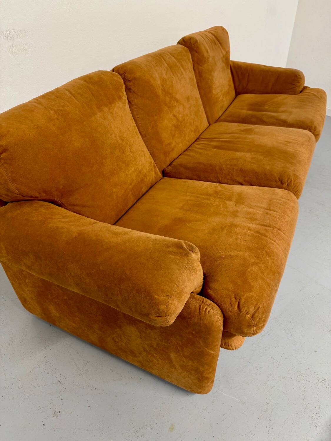 Three-seater alcantara canapé design by Tobia Scarpa for BB ITALIA vintage.