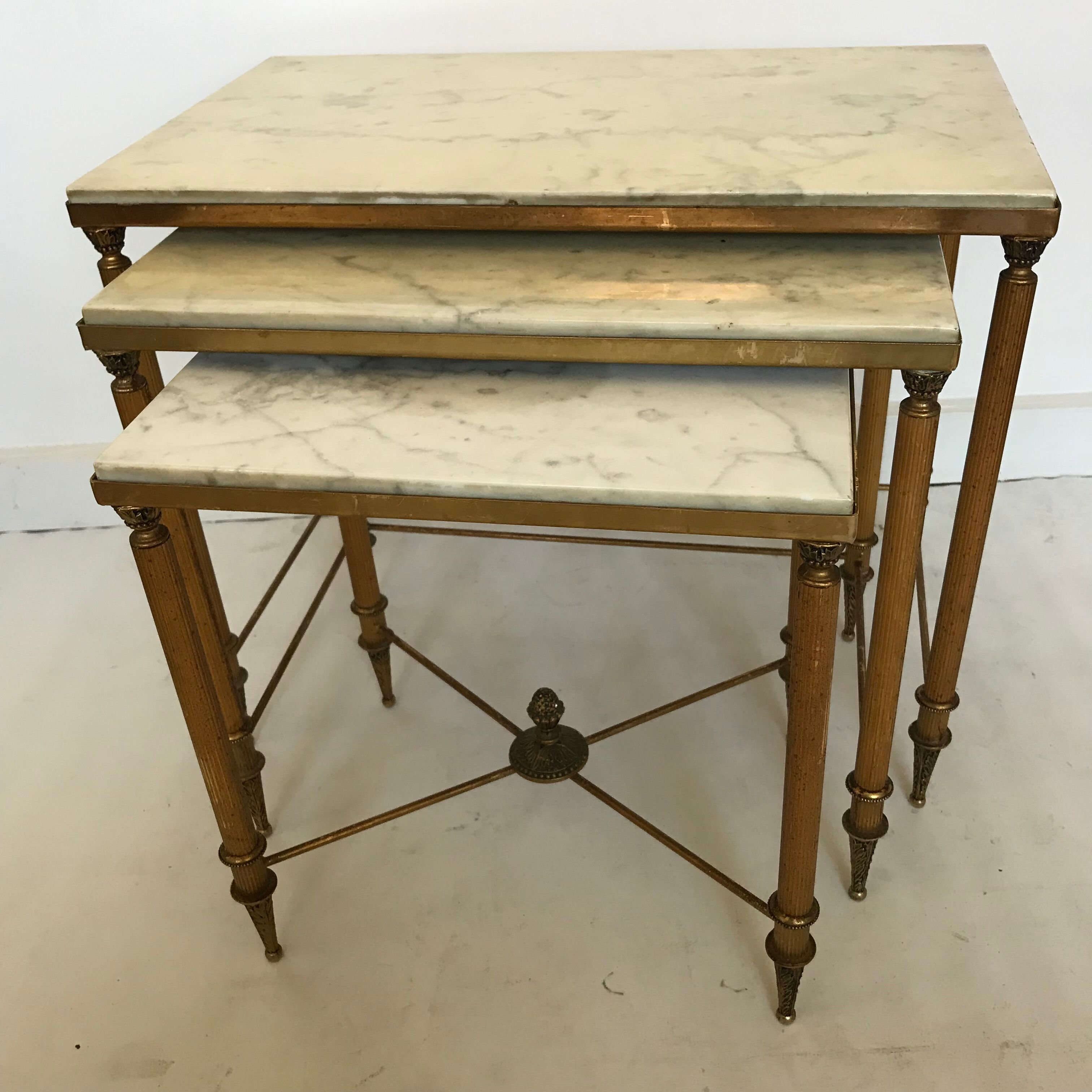 Pull-out tables in golden brass and marble