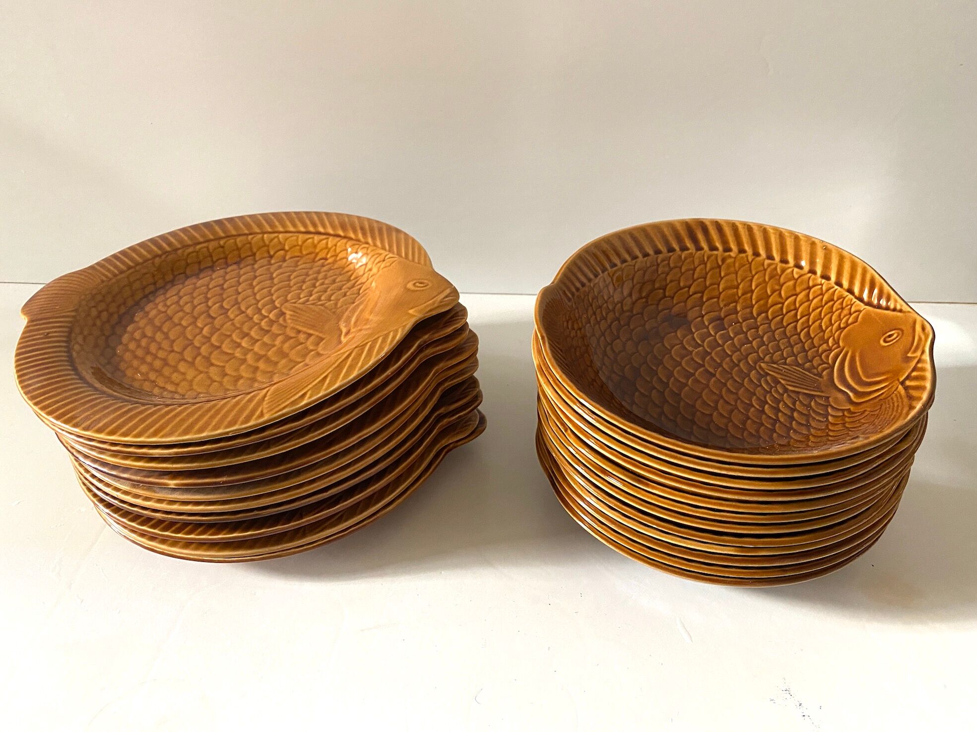Fish service Sarreguemines vintage honey, 22 plates in total, hollow and flat