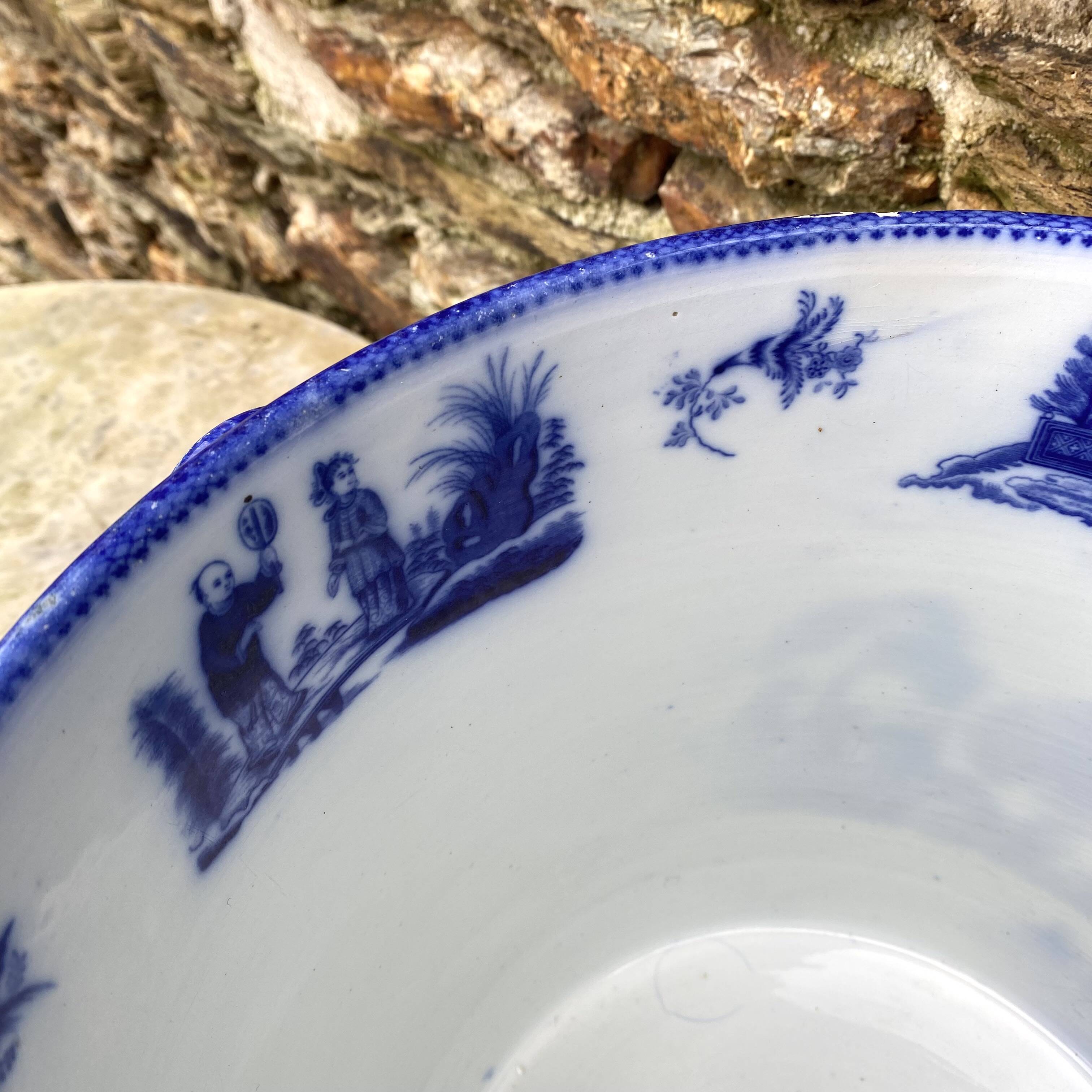 Jules Vieillard Bordeaux cache-pot, large model, blue and white decoration.