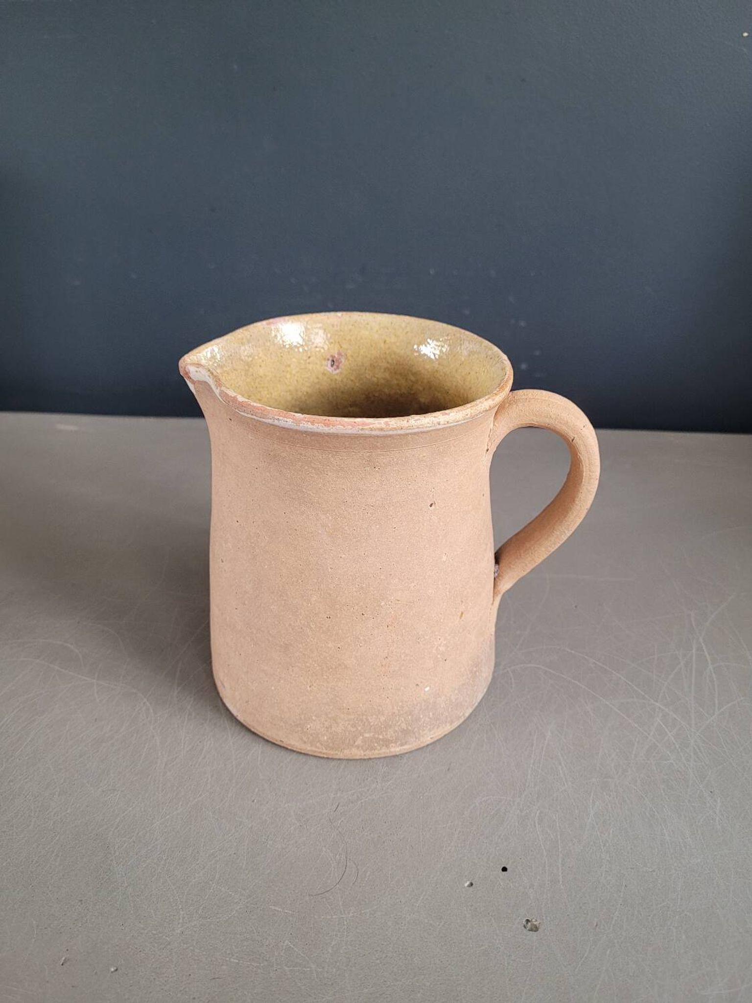 Pichet pot à lait ancien en terre cuite vernissée