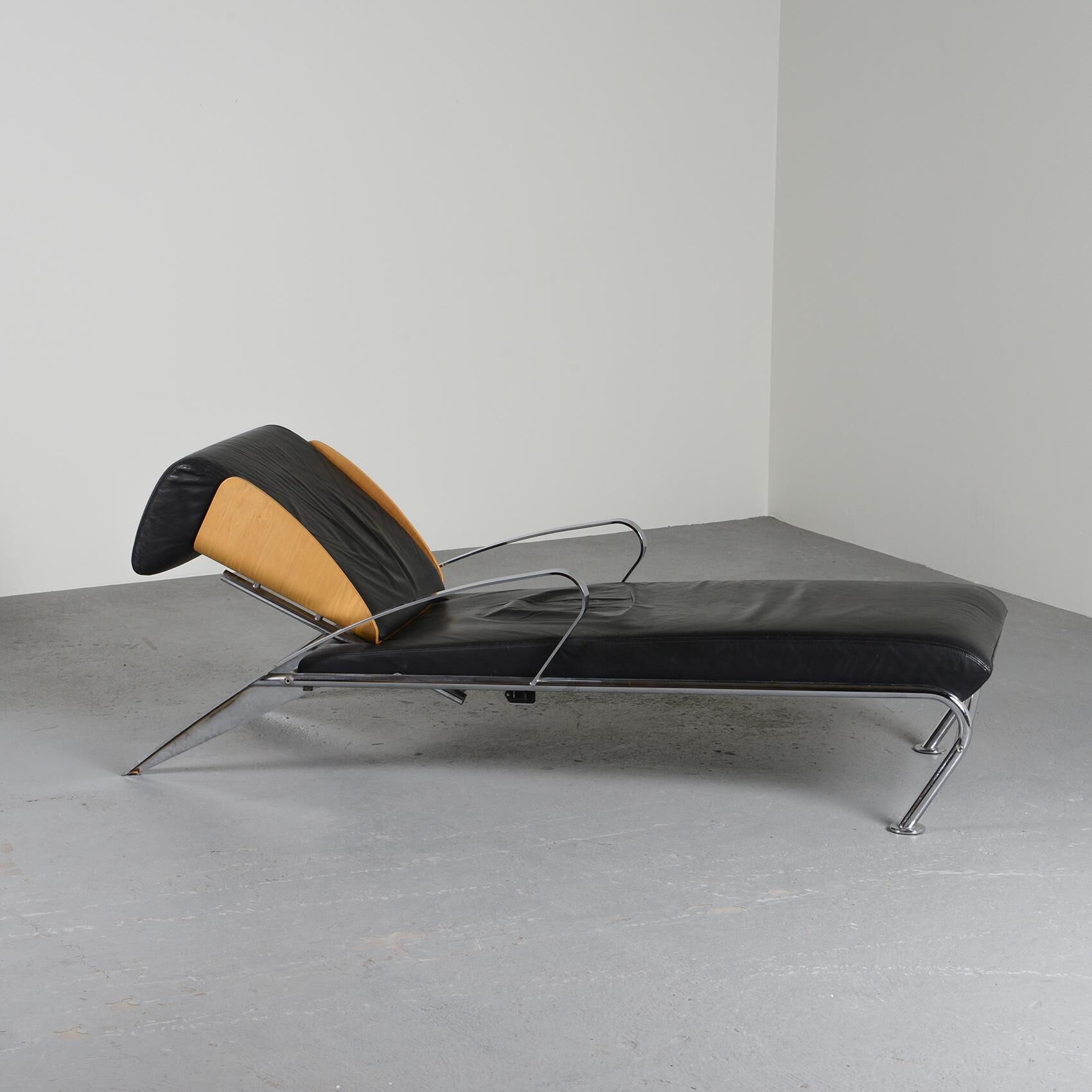 Futuro chaise longue by Massimo Iosa-Ghini, Moroso 1986
