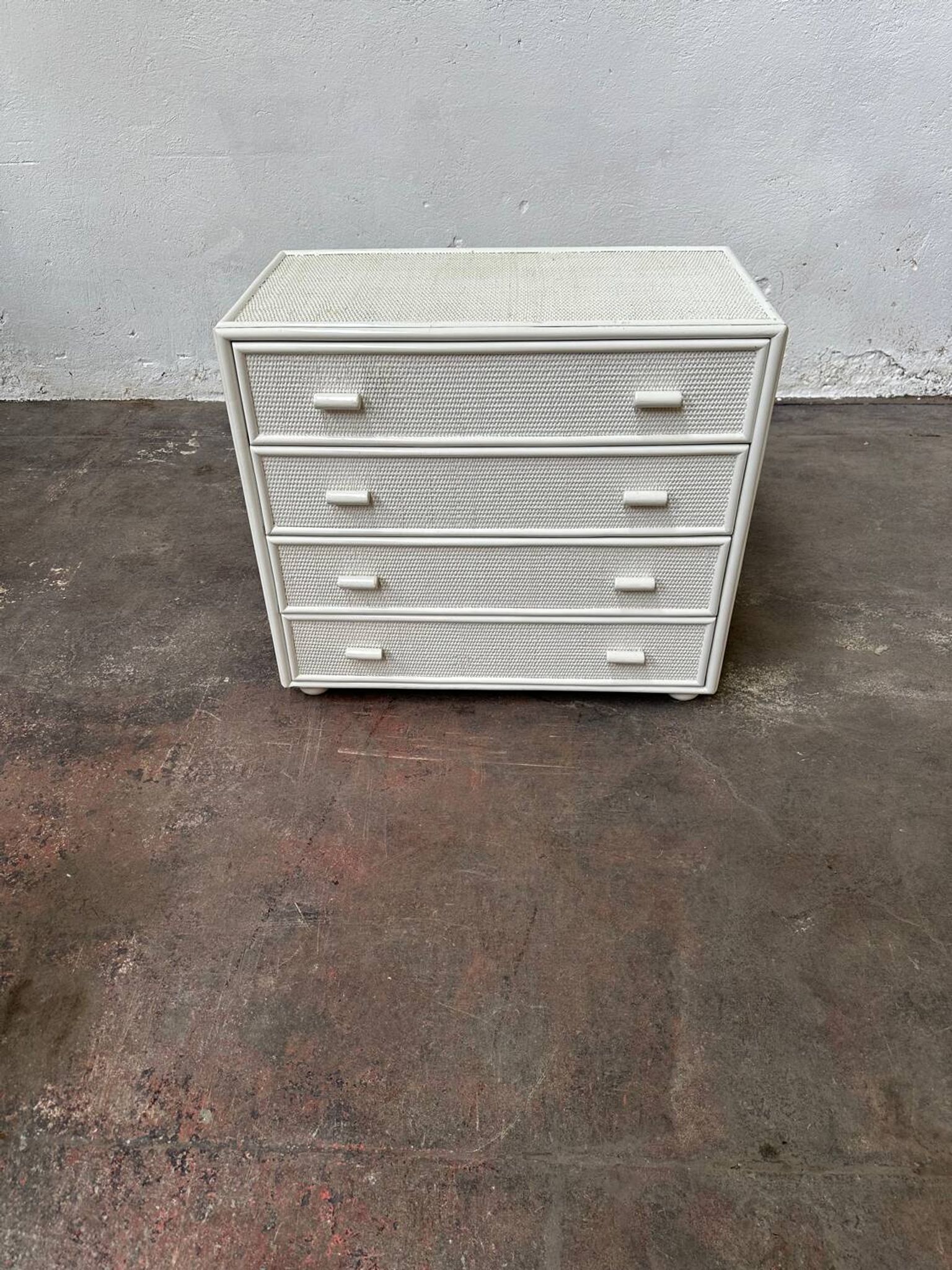 Commode en rotin blanc