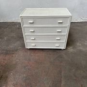 Commode en rotin blanc