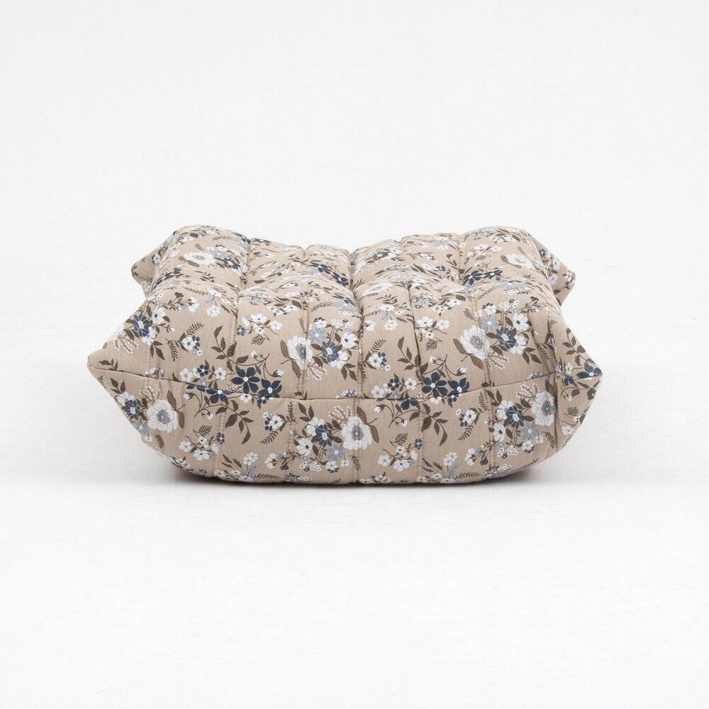 Pouf Togo et canapé 2 places tissu imprimé par Michel Ducaroy pour Ligne Roset