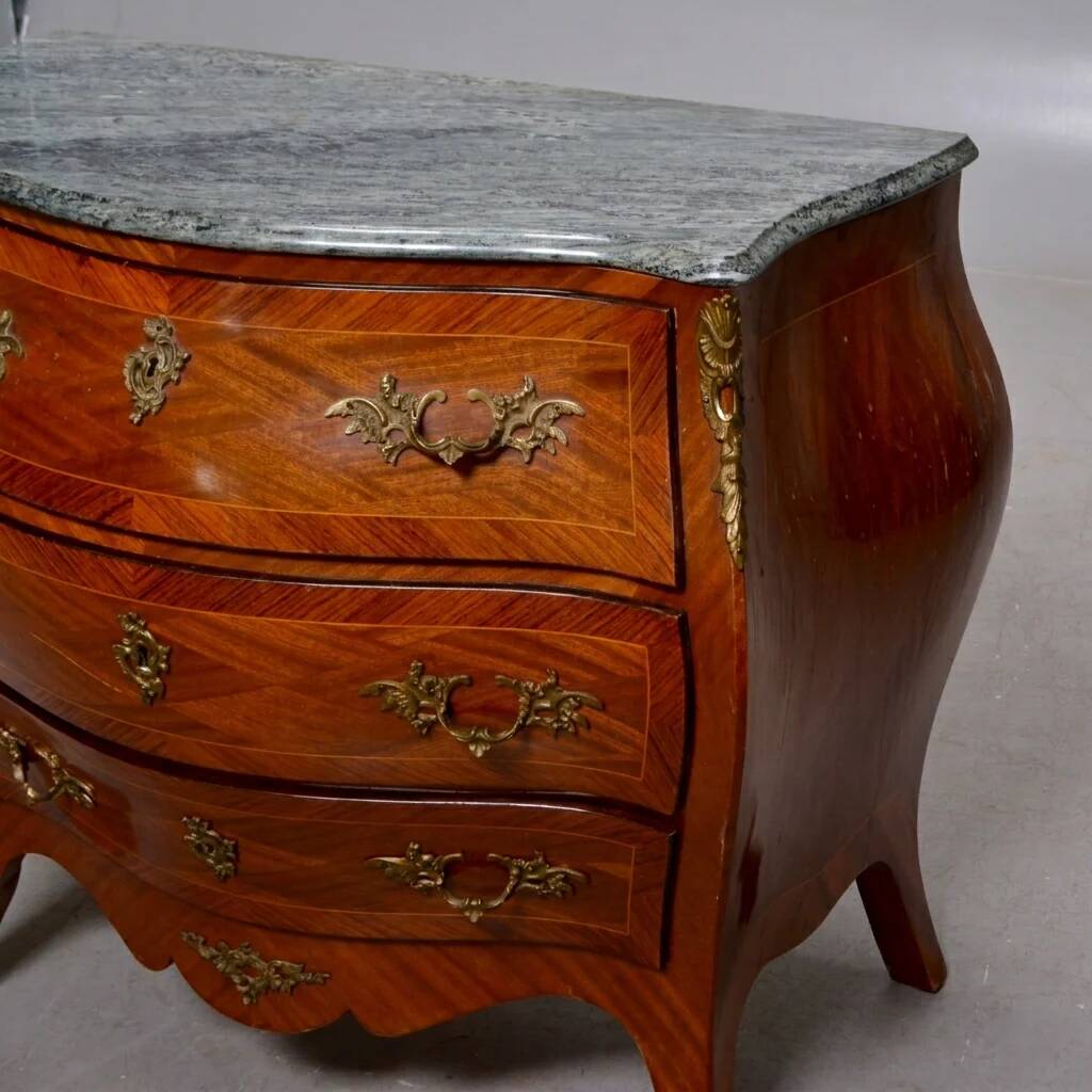 Curved Louis XV style vintage commode in marquetry - stone top - 3 drawers