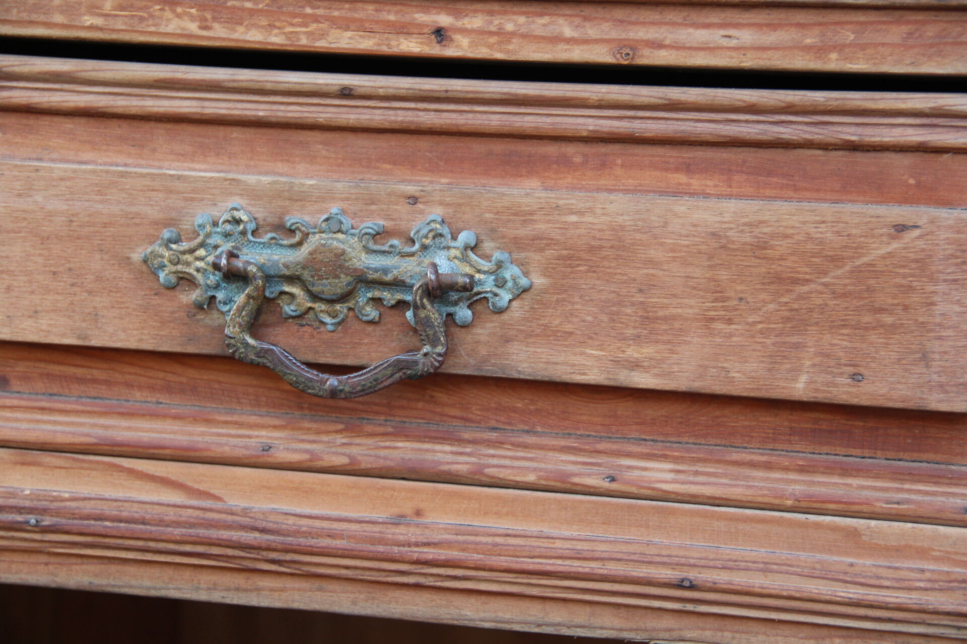 Double-body pine vessel