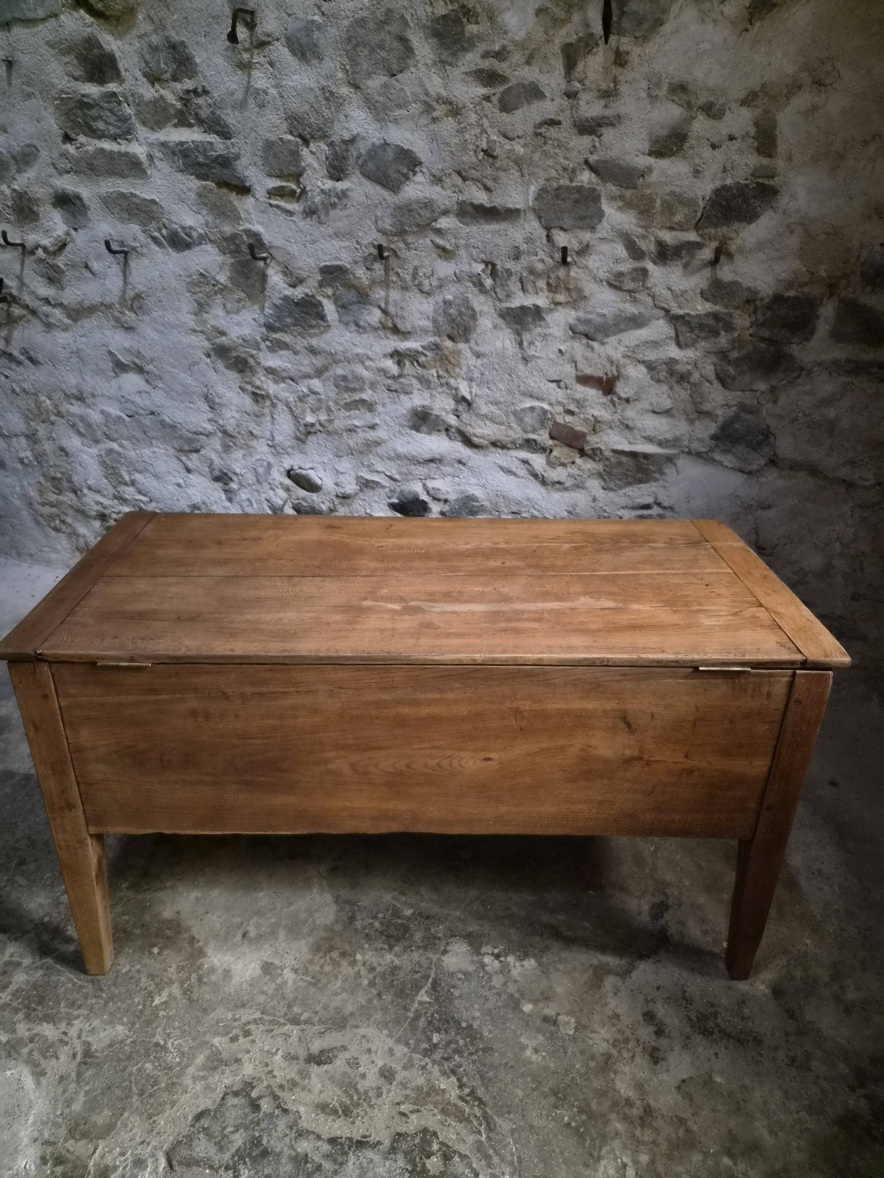 Antique French flour chest in oak – 19th-century farmhouse side table