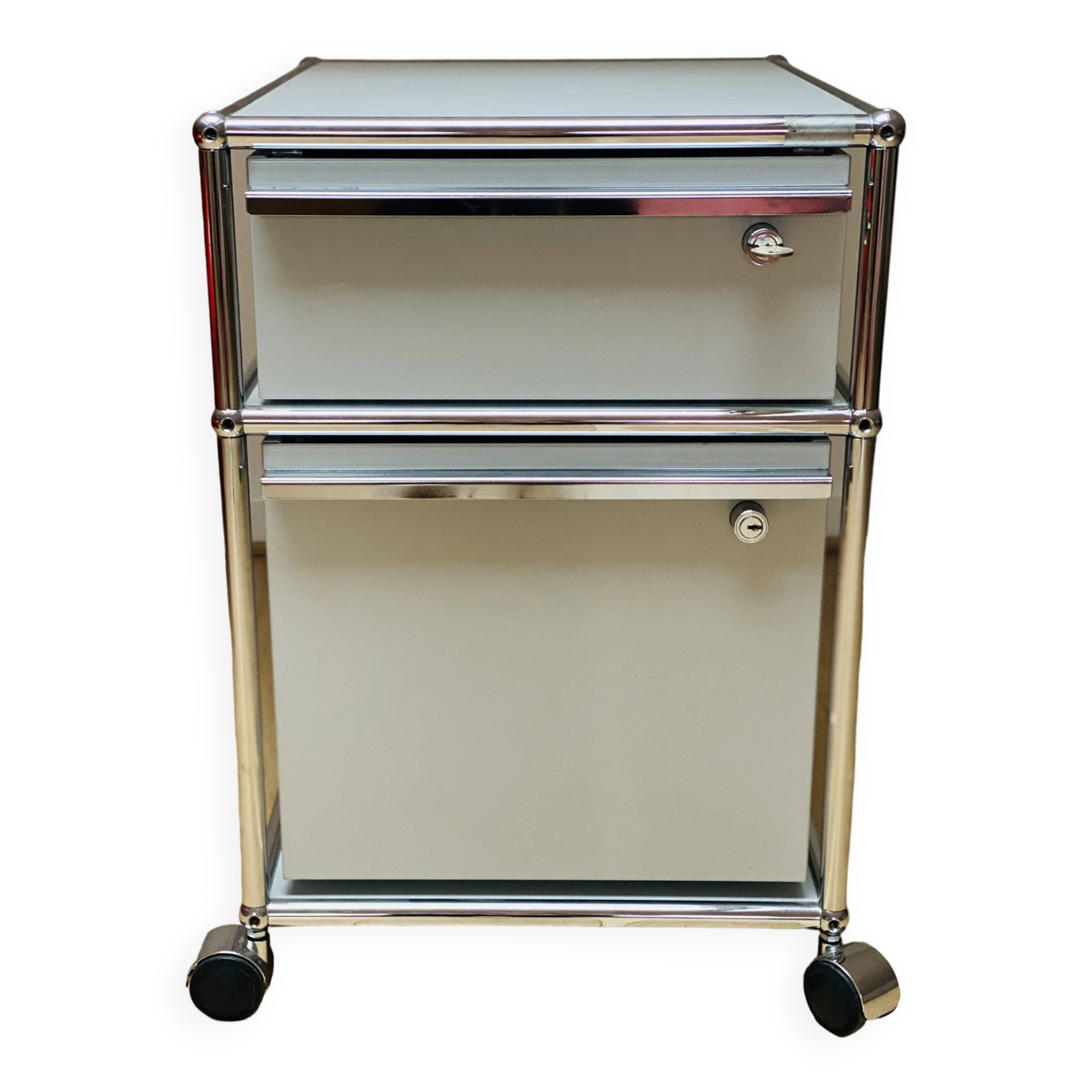 USM box unit on casters