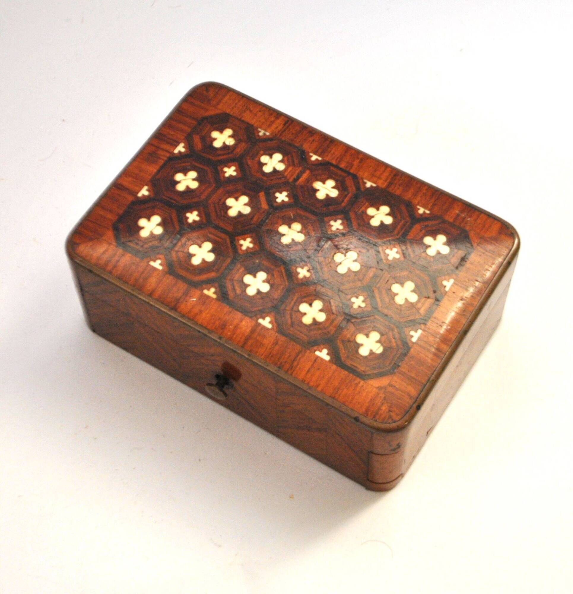 Antique box with marquetry wood, clover decoration, 7 x 11 cm.