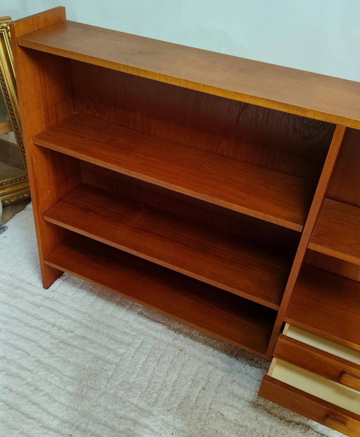 Vintage Scandinavian low bookshelf in teak, 1960s.