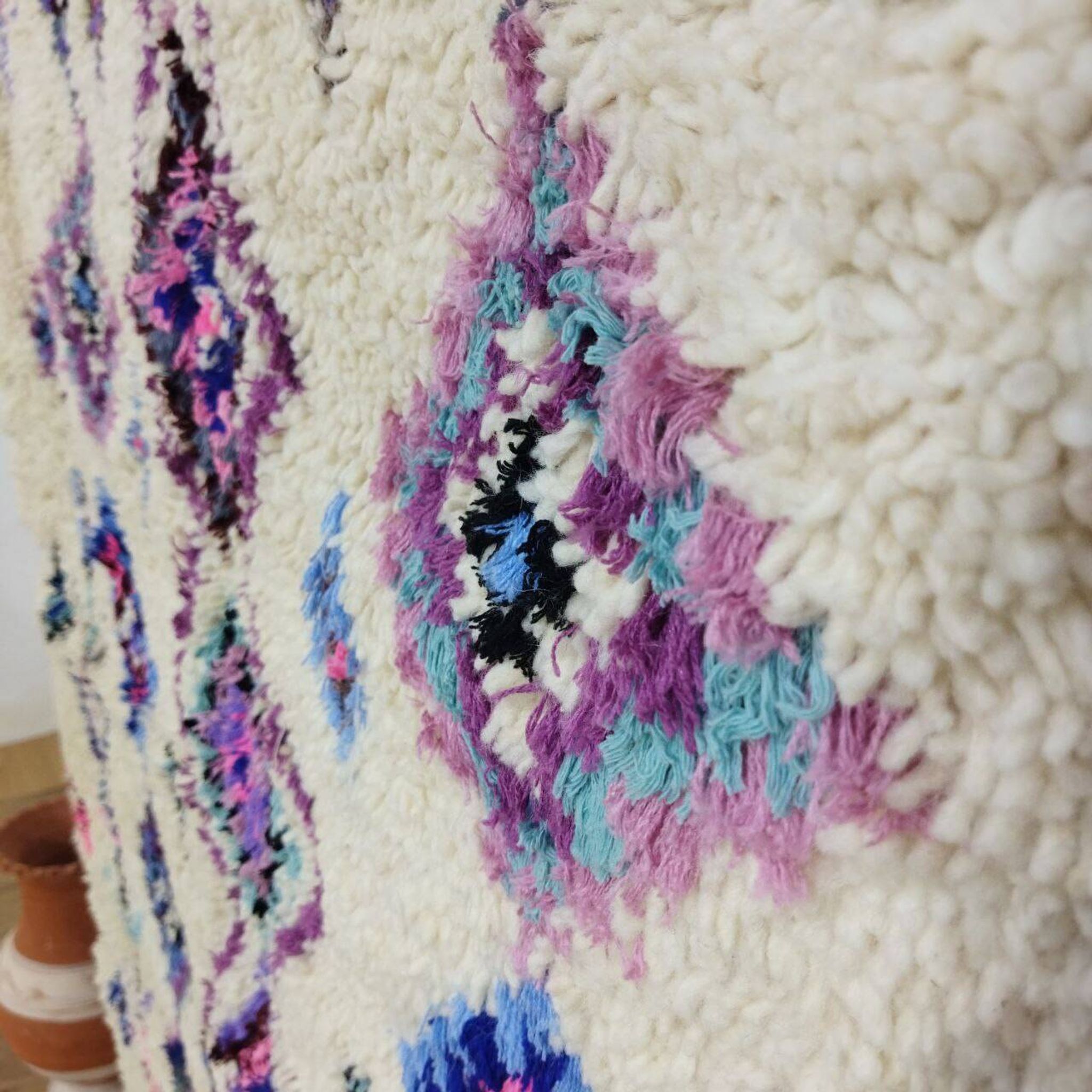 Handmade moroccan berber rug 217 x 117 cm
