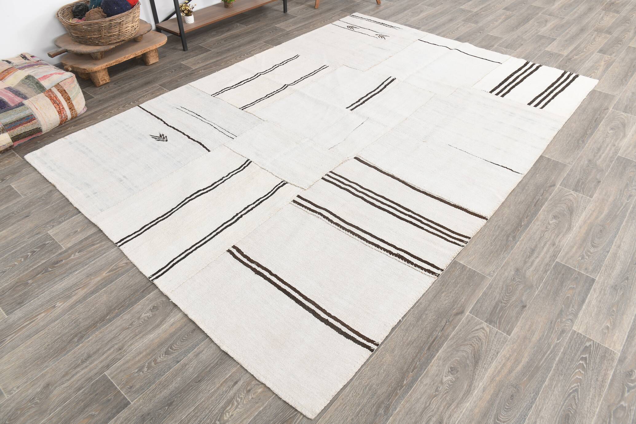 Tapis Kilim contemporain vintage Off White et noir 7x10, 218x307 cm