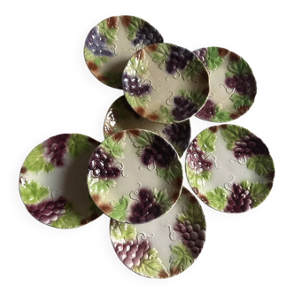 Set of eight flat dessert plates in barbotine earthenware with grape decoration – circa 1900.