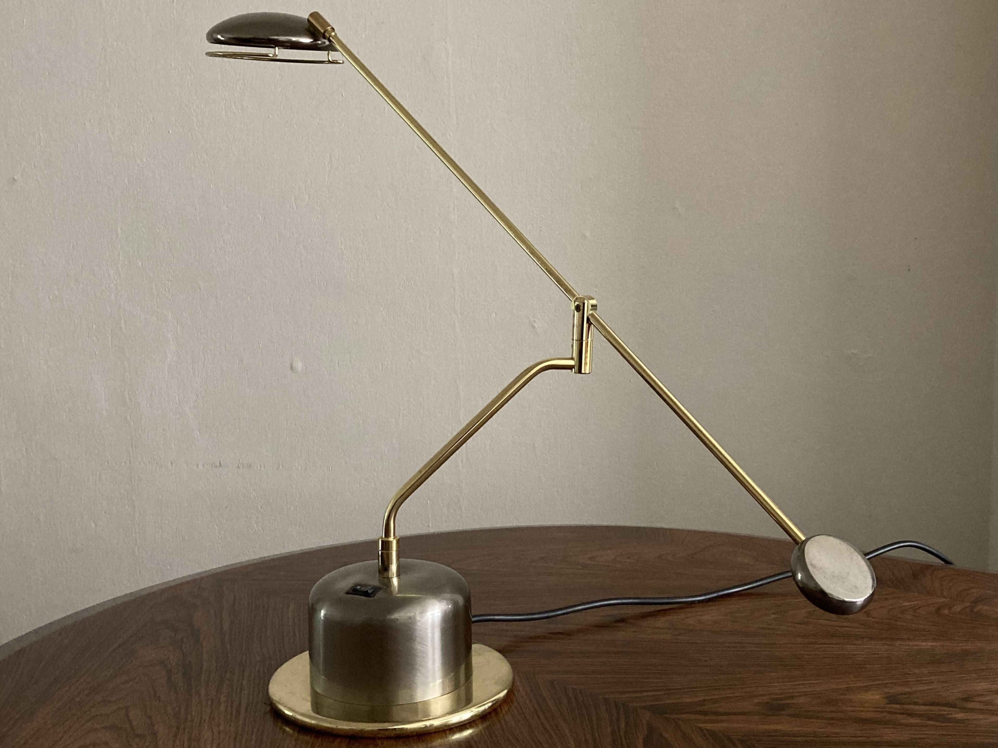 Massive vintage 80s swing arm table lamp