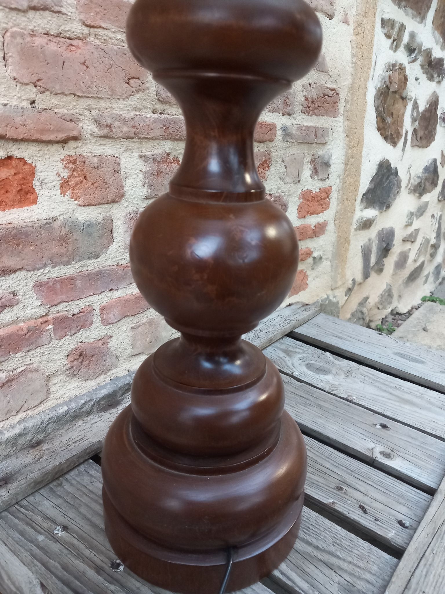 Lampe vintage en bois et abat jour à franges