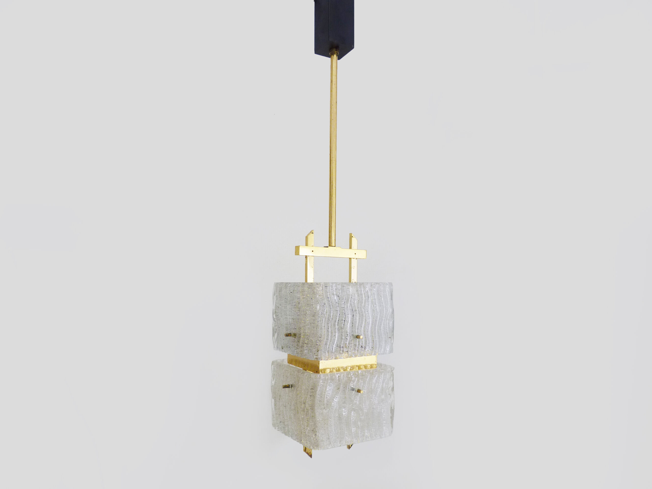 Lustre en laiton et verre moderniste Maison Arlus France des années 1950