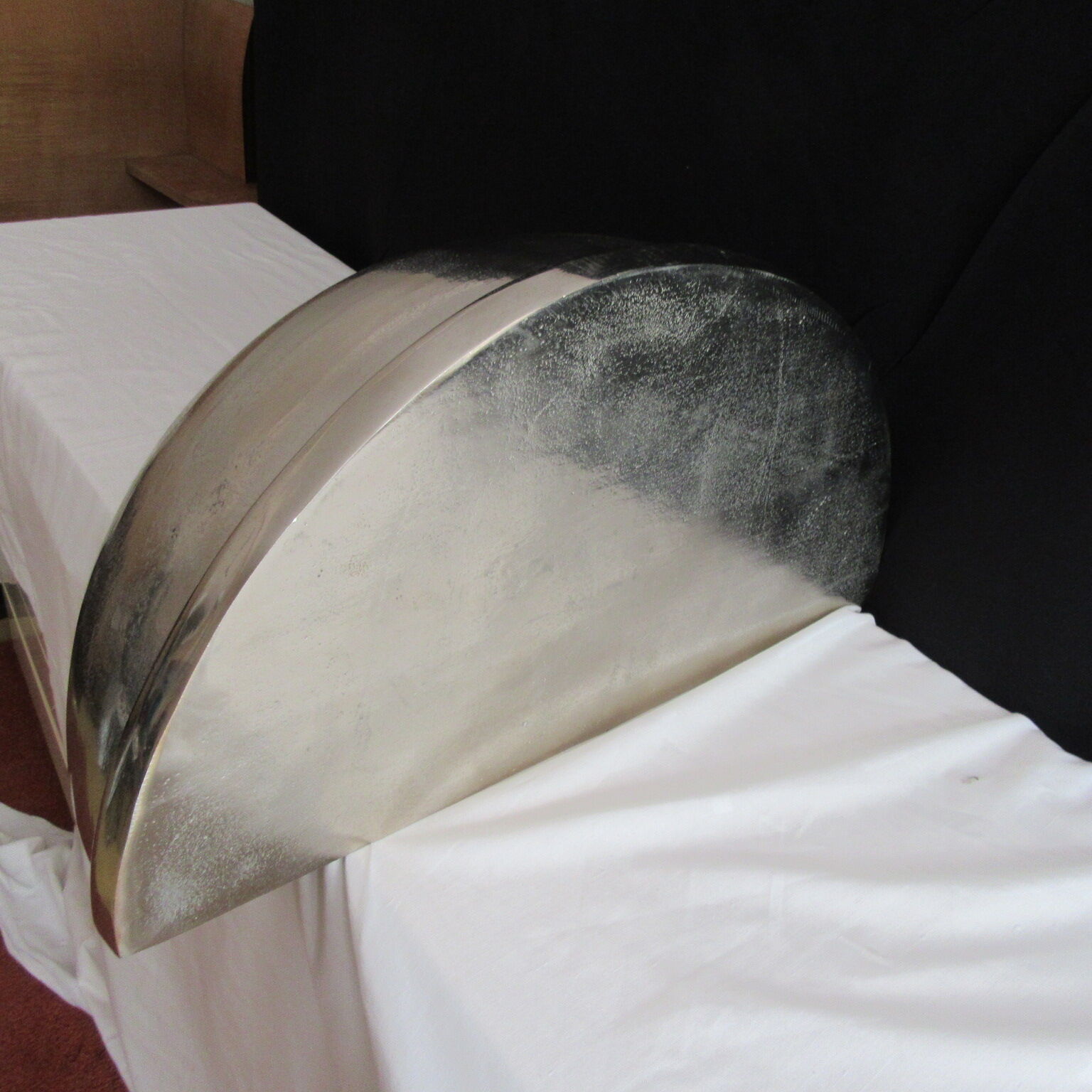 Modern aluminum cast-iron wall shelf