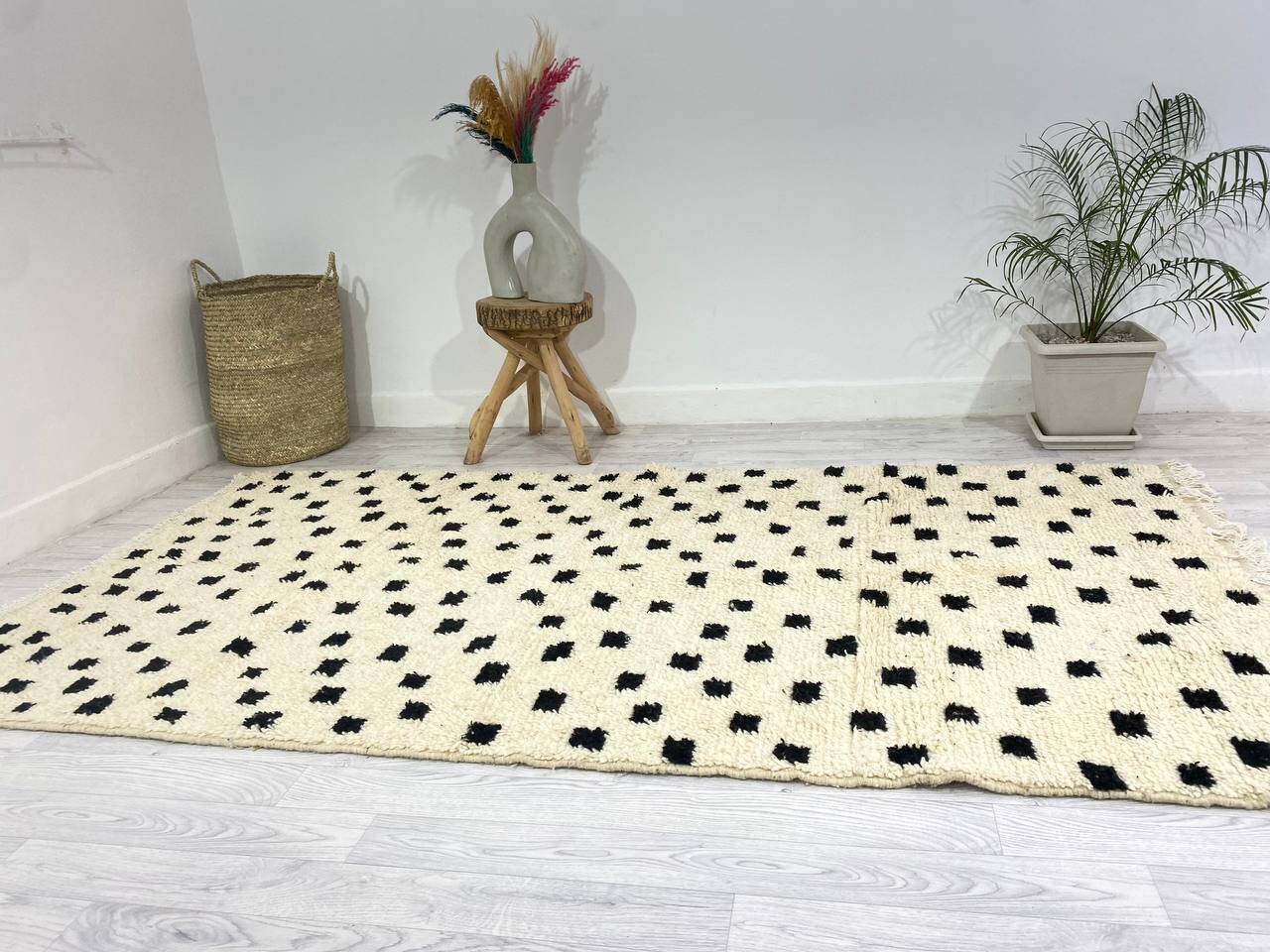 Handmade wool berber rug 276 x 157 cm