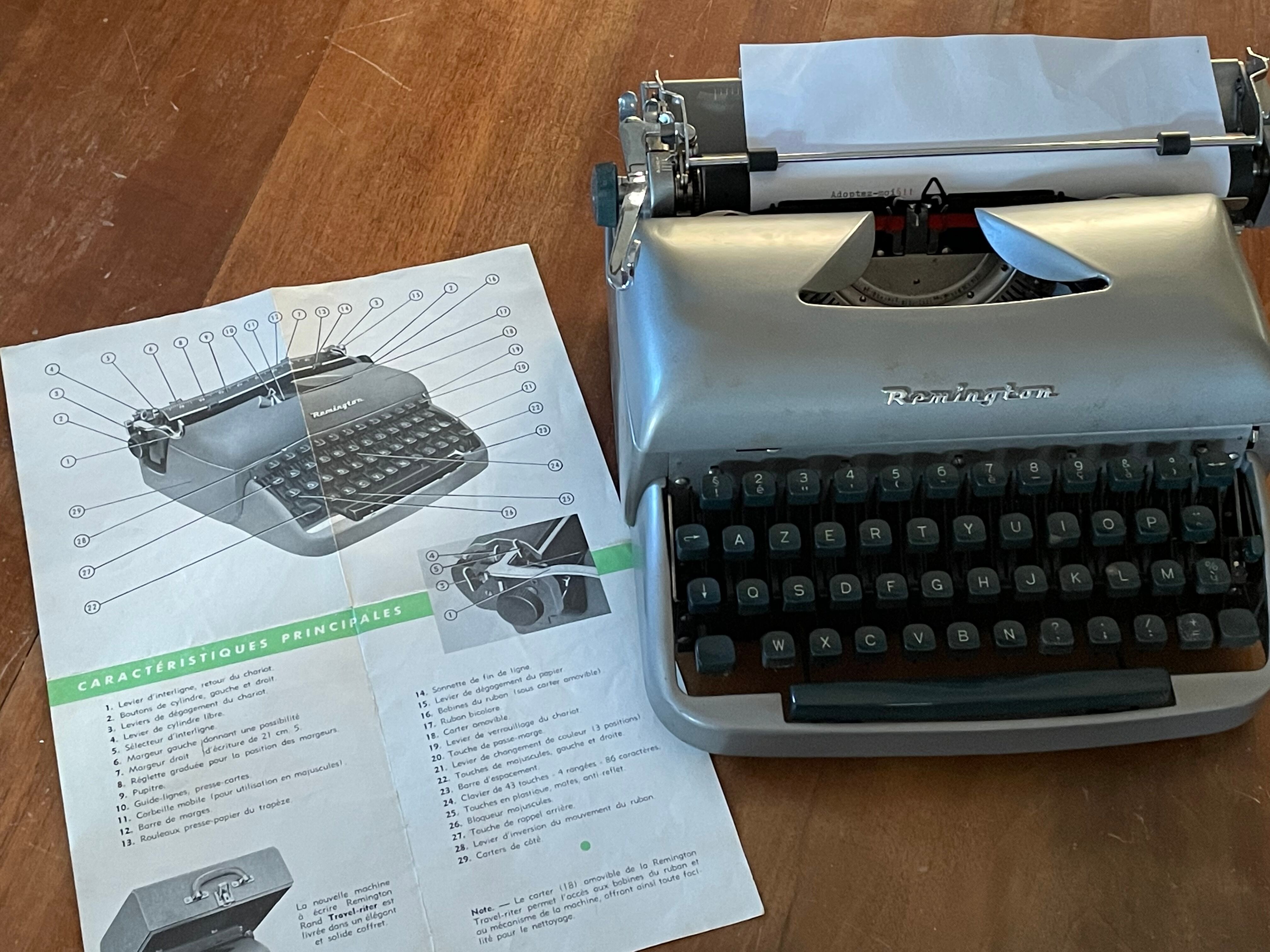 Machine à écrire Remington Travel riter circa 1950