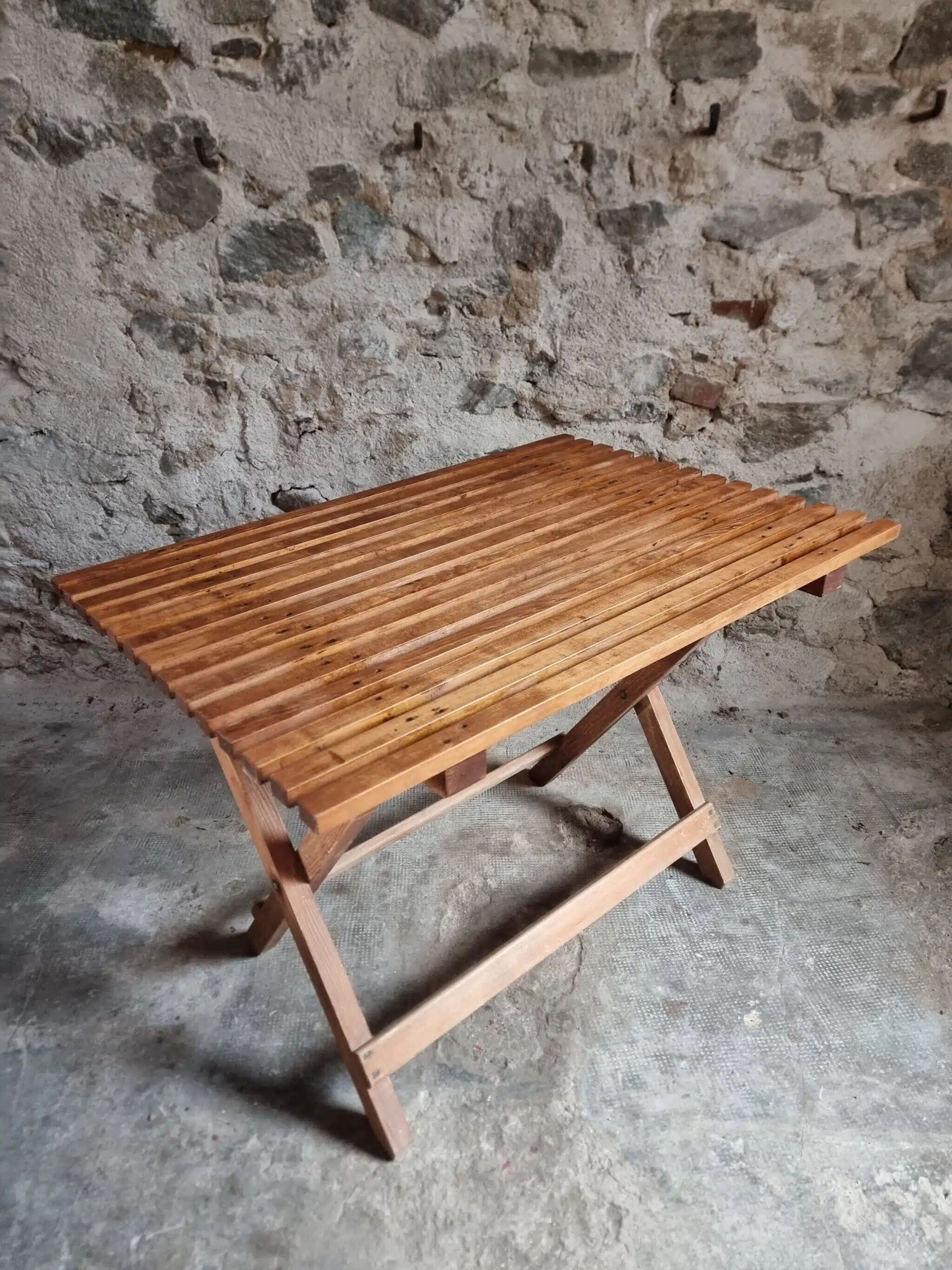 Vintage folding garden table in pine, mid-20th century.