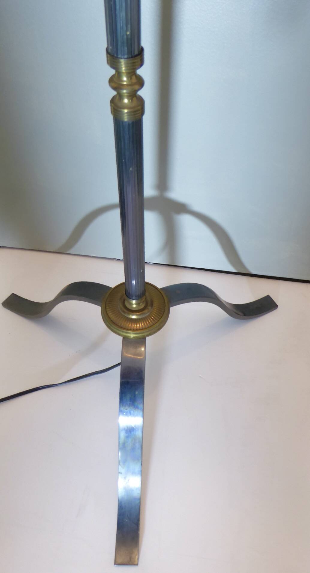 Vintage floor lamp with a classic spirit.