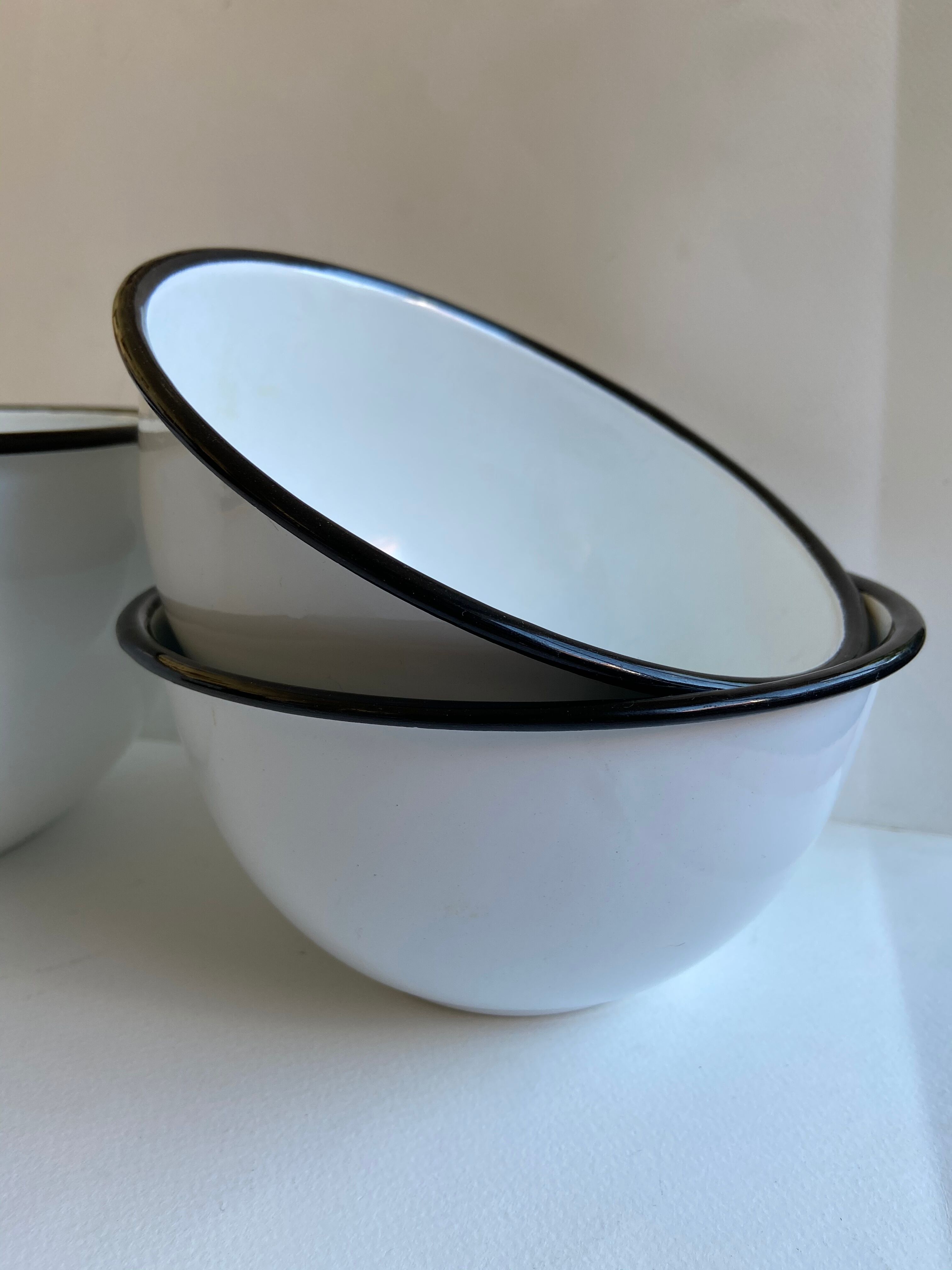 Set of 6 enamelled sheet bowls