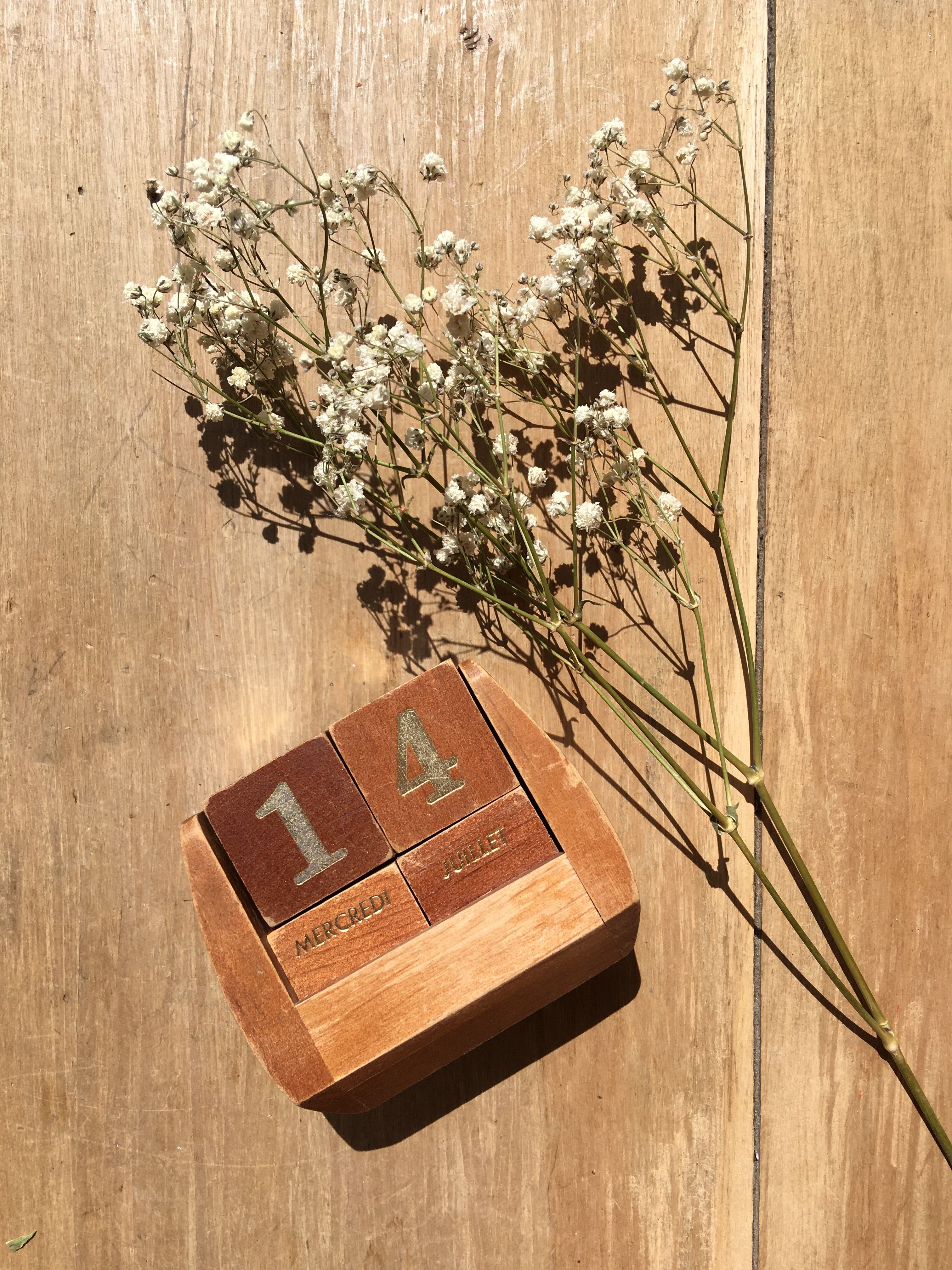 Calendrier perpétuel en bois