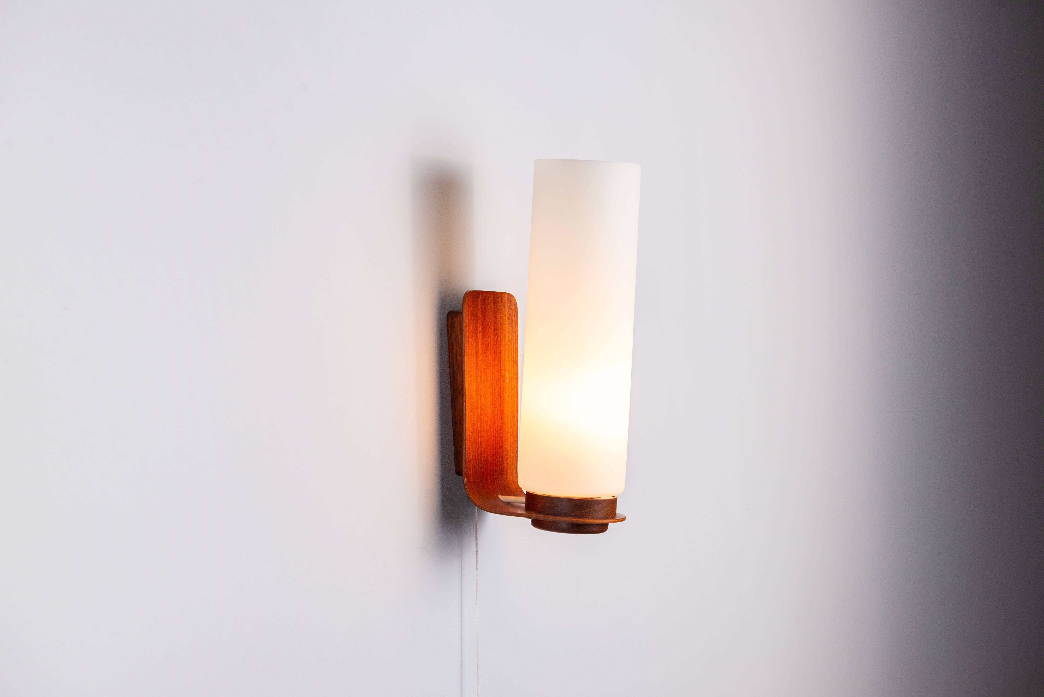 Cilindrical opal glass and bent wood wall lamp