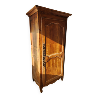 Bonnetière (armoire une porte) Louis XV en merisier, du XVIIIe siècle