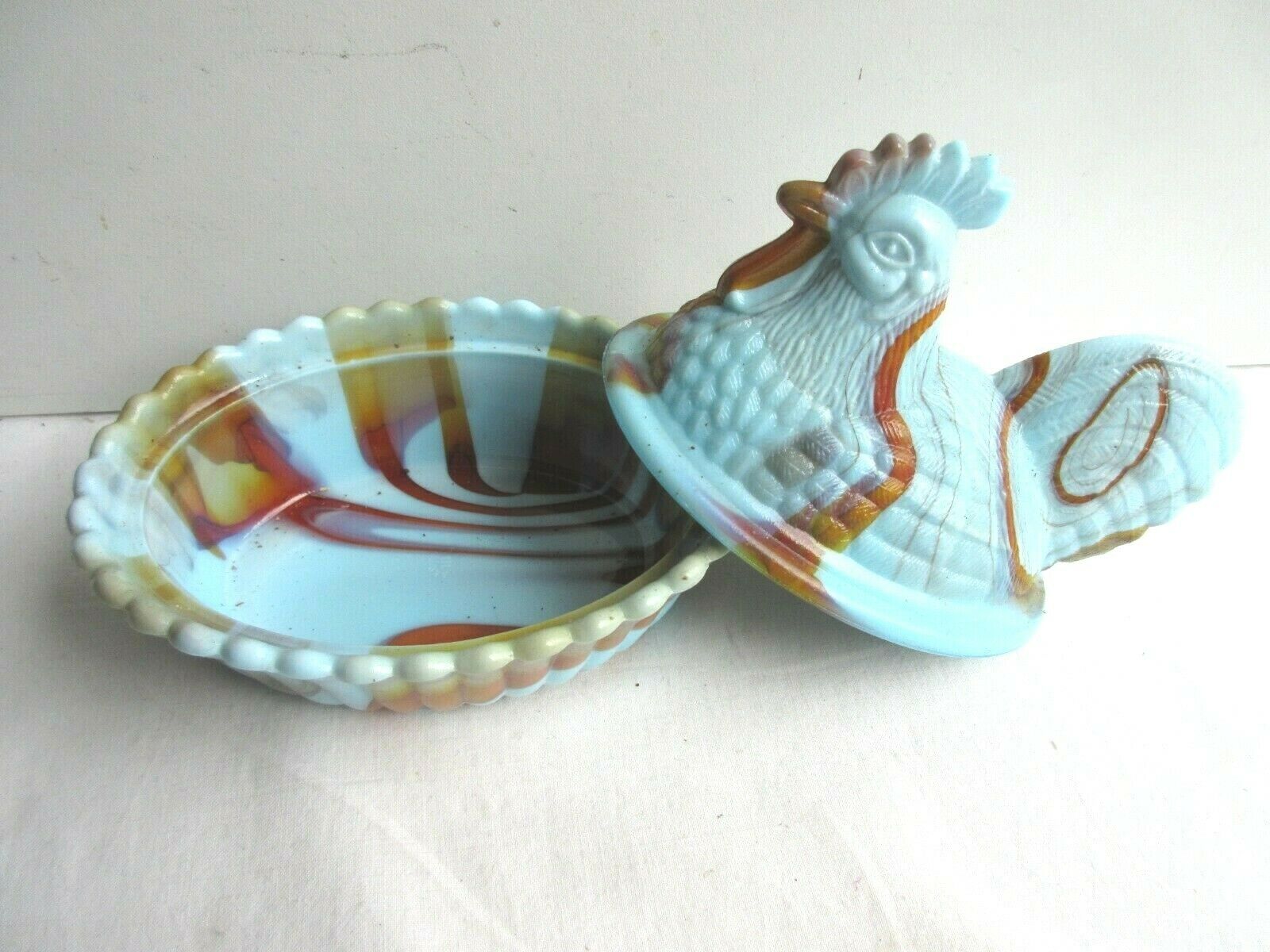 Sweet sugar candy Vallérysthal, blue opaline marbled with brown: Hen on nest
