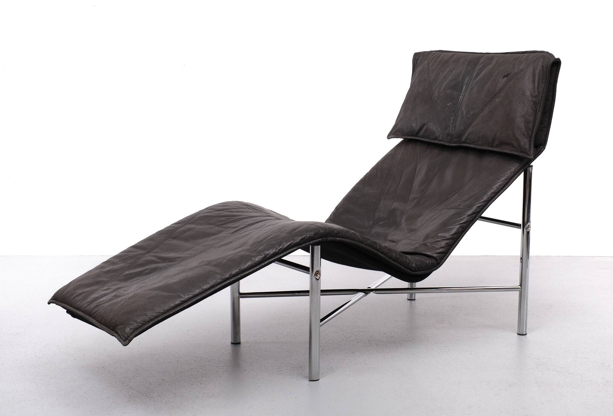 Leather chaises lougues by Tord Björklund for Ikea, 1980s