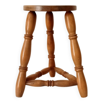 Vintage tripod stool in beech wood.