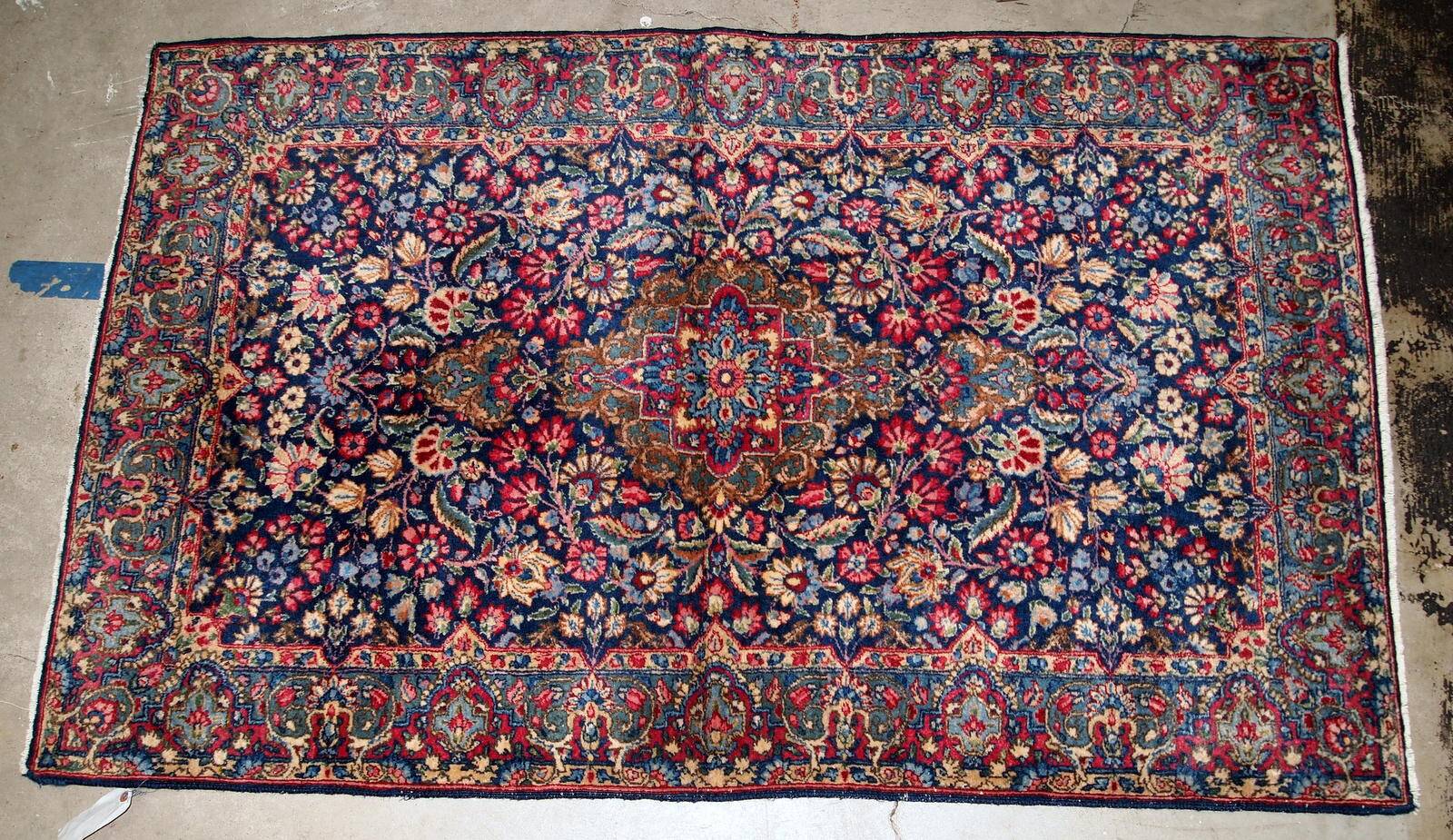 Handmade antique Persian Kerman rug 4' x 6.4' (122cm x 195cm) 1920s