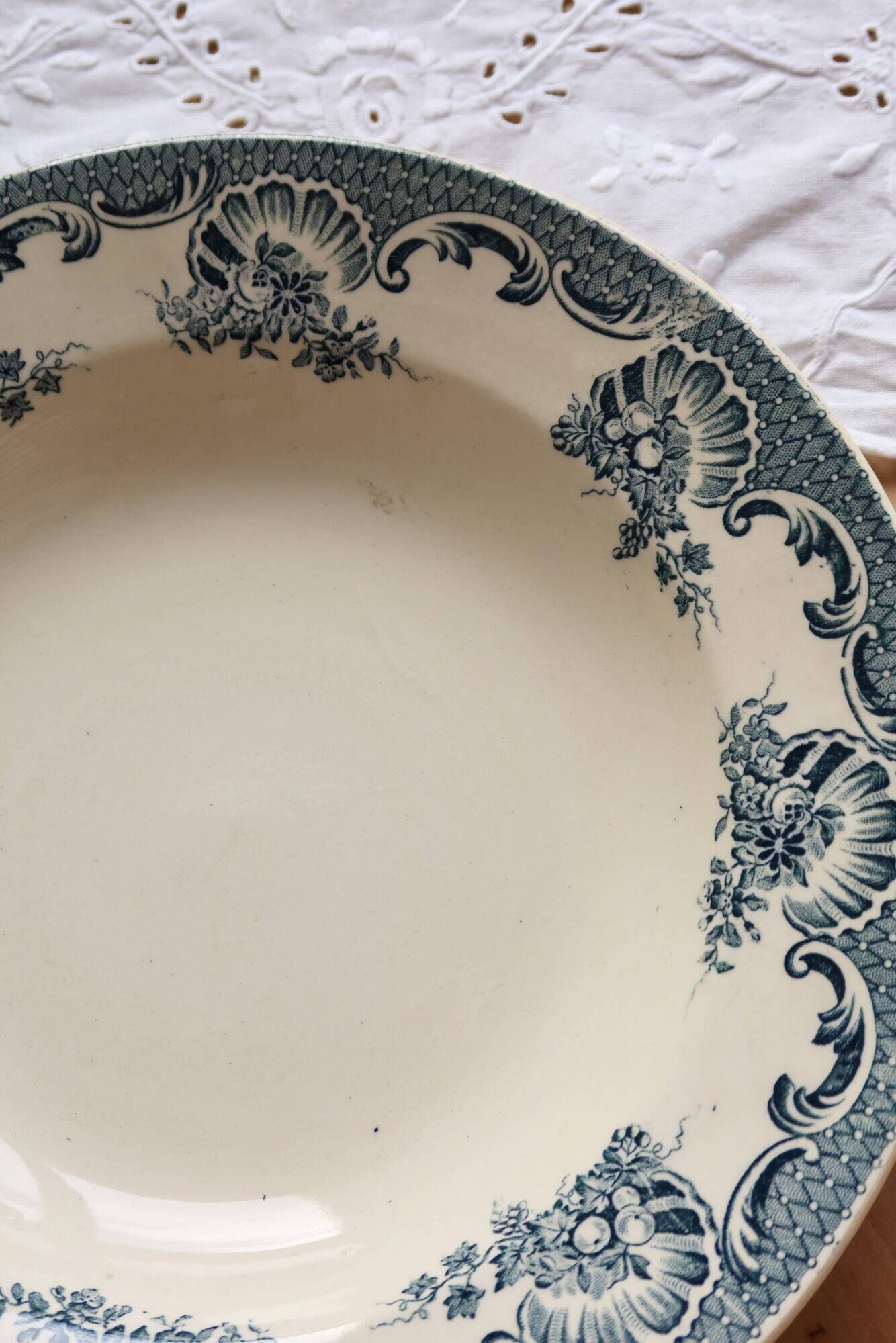 Vintage hollow plate Lavallière - Moulin des Loups - Floral rim