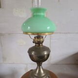 Lampe à pétrole éléctrifiée laiton et opaline