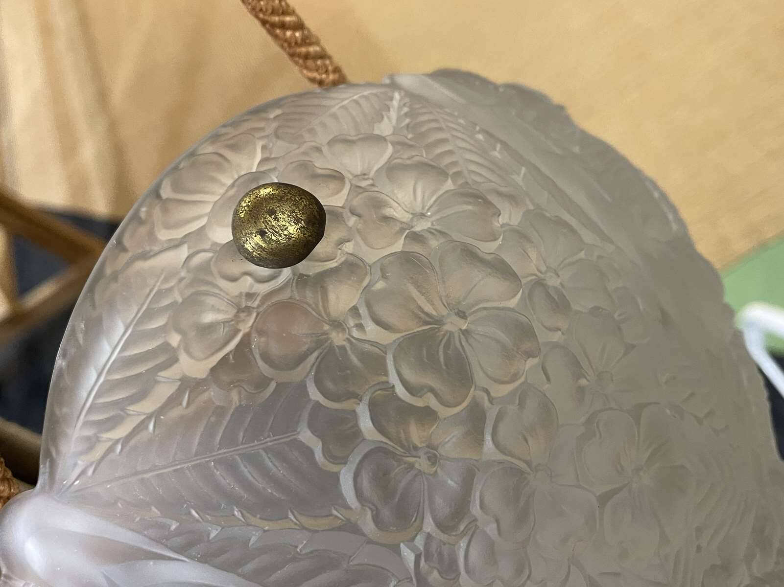 Suspension in white Art Deco period glass in the taste of Lalique