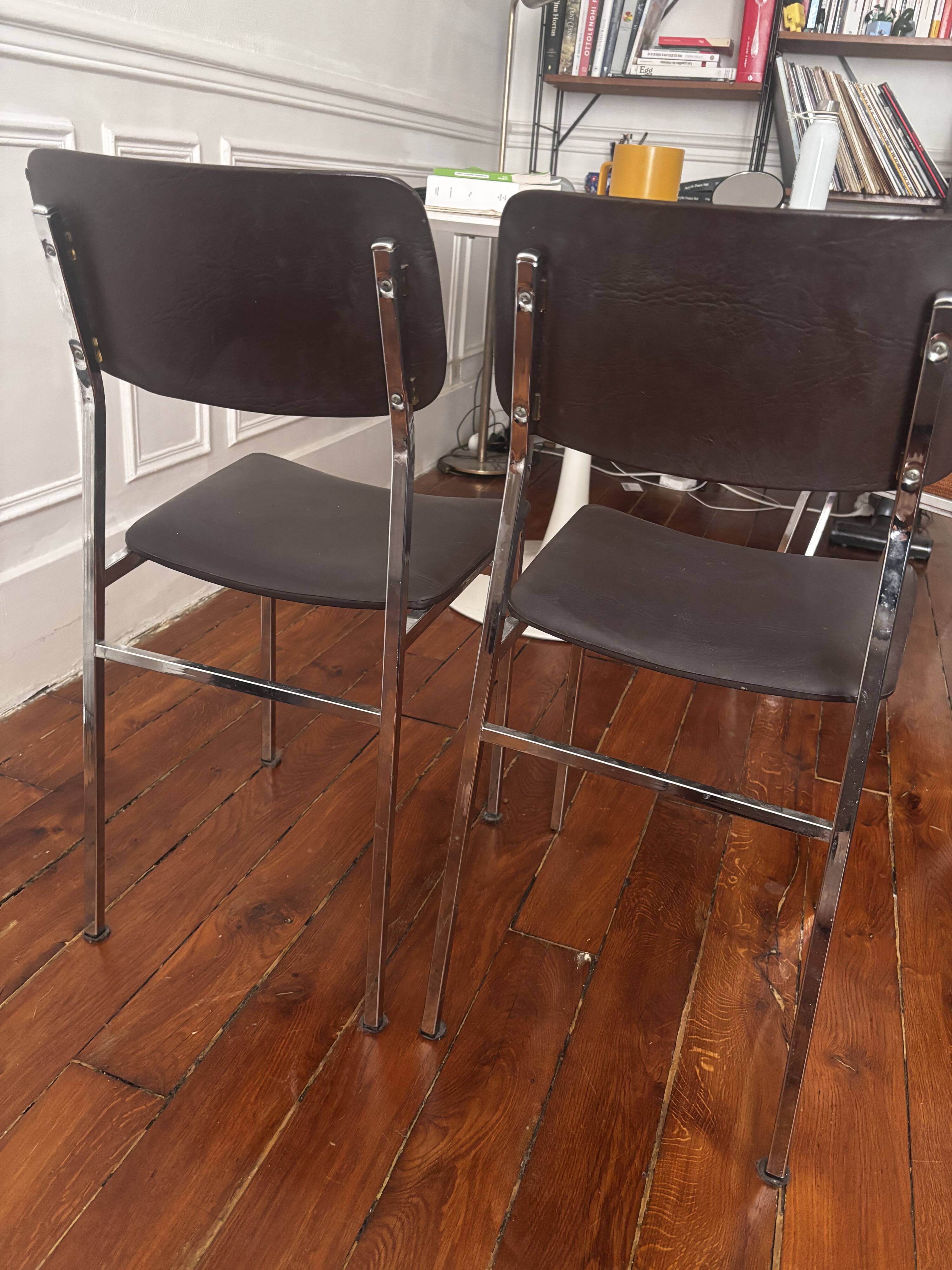 Paire de chaises vintage 70’s, chrome et skaï marron