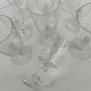 9 grands verres en cristal de Baccarat, modèle Champigny.