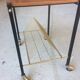 Desserte porte vinyles à roulettes en bois et métal, vintage