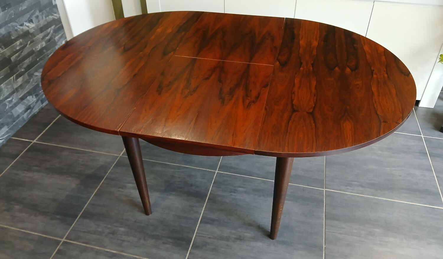 Scandinavian extendable round table in Rio rosewood, 1970s