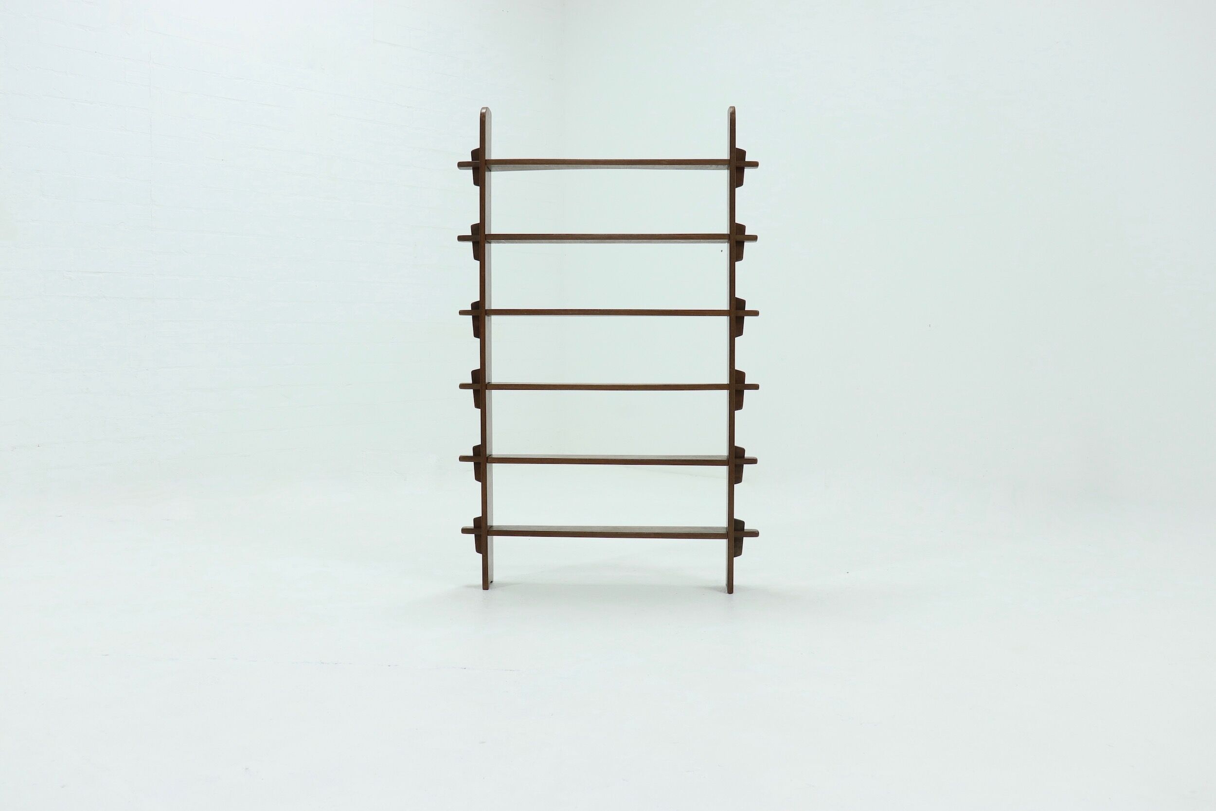 Constructivist wooden standing shelf from the 1960s