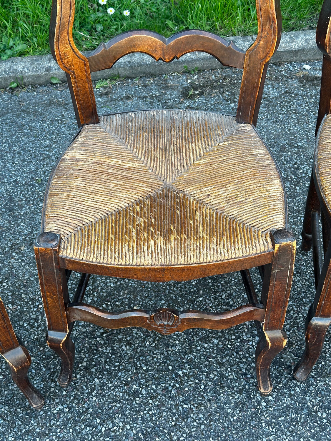 Set of 4 Louis XV straw chairs – solid wood – curved backrest