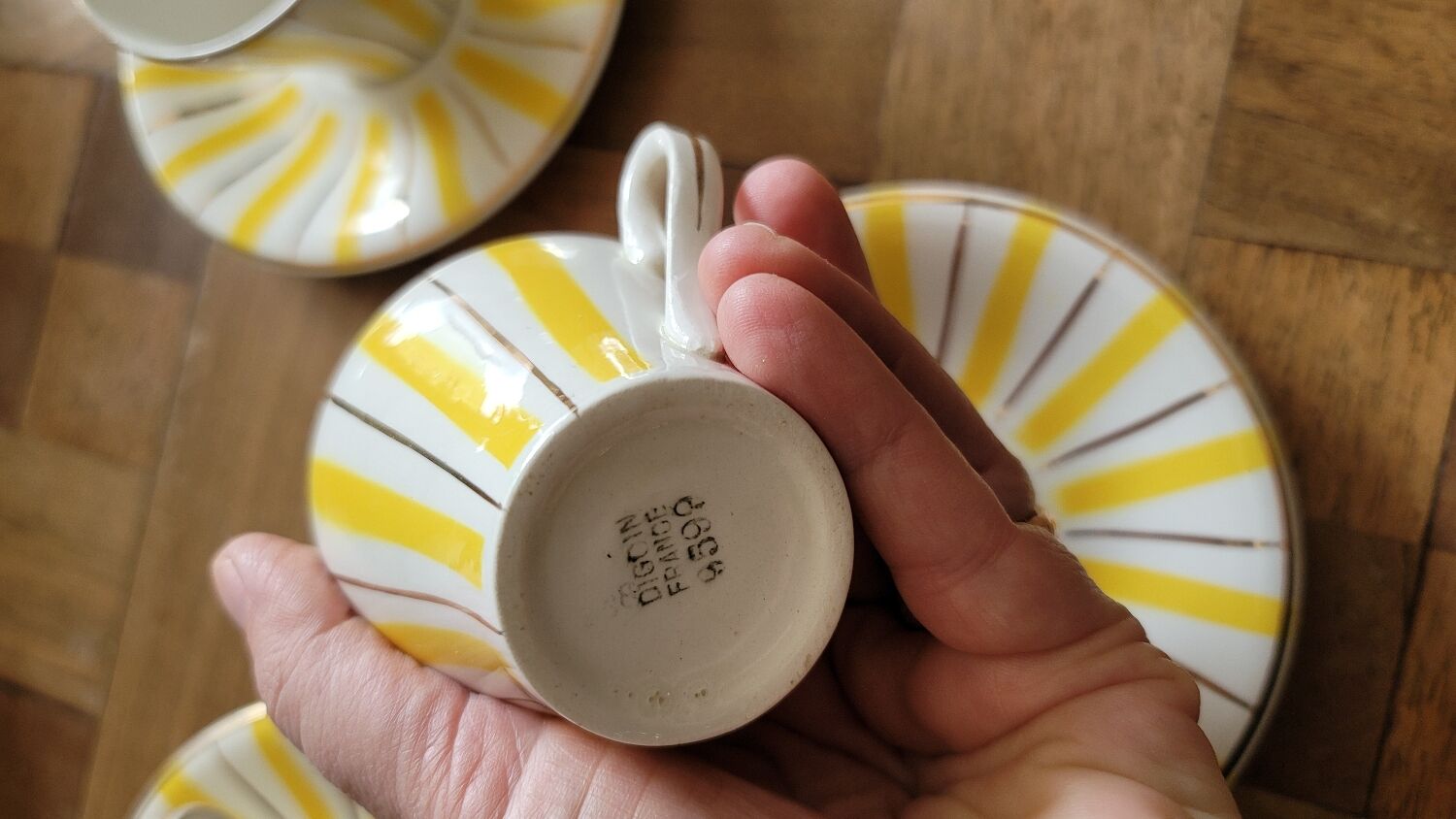 3 cups and digoin cups