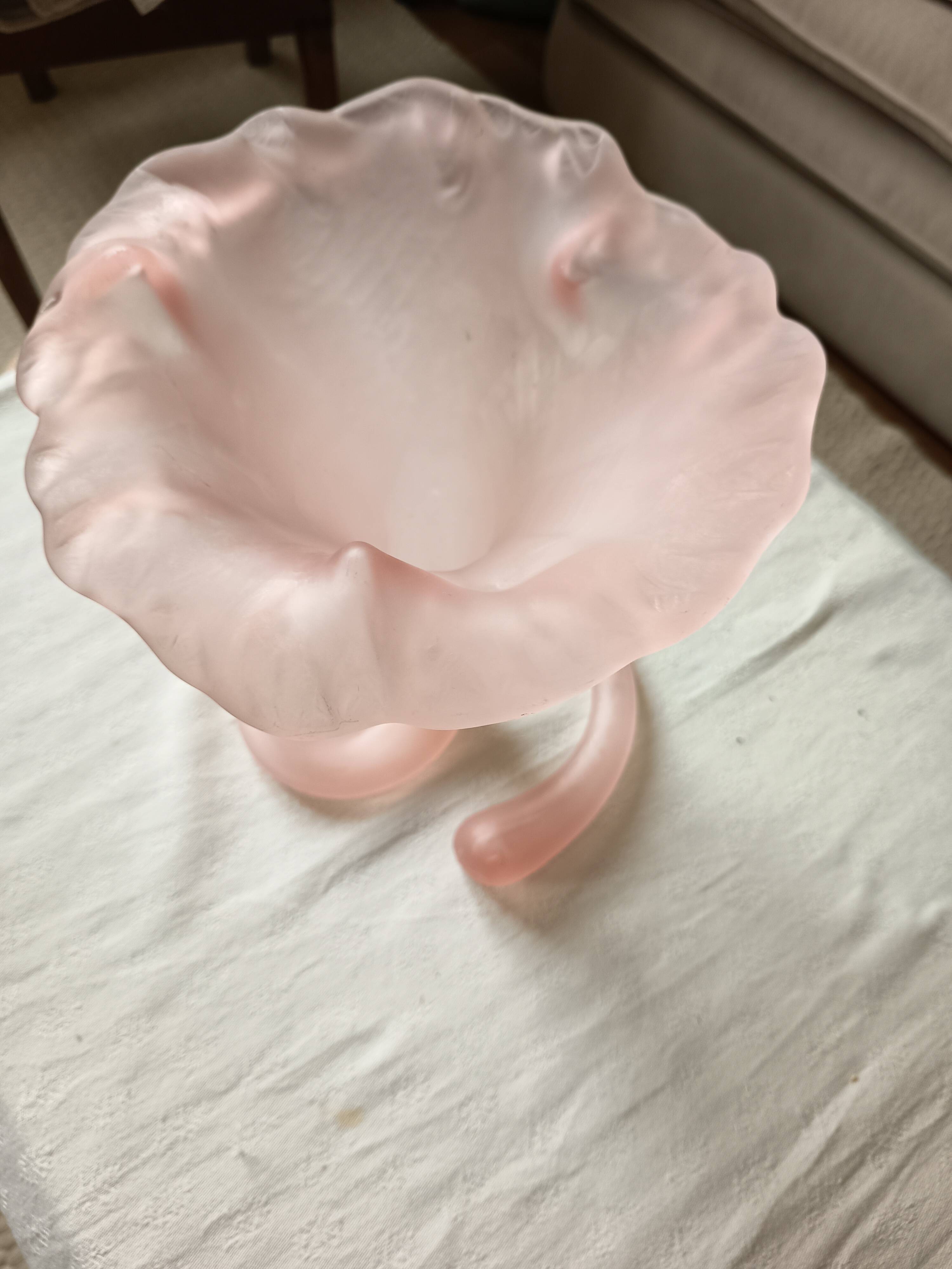 Large satin glass cornucopia vase "pâte de verre" frosted pink - Art style
