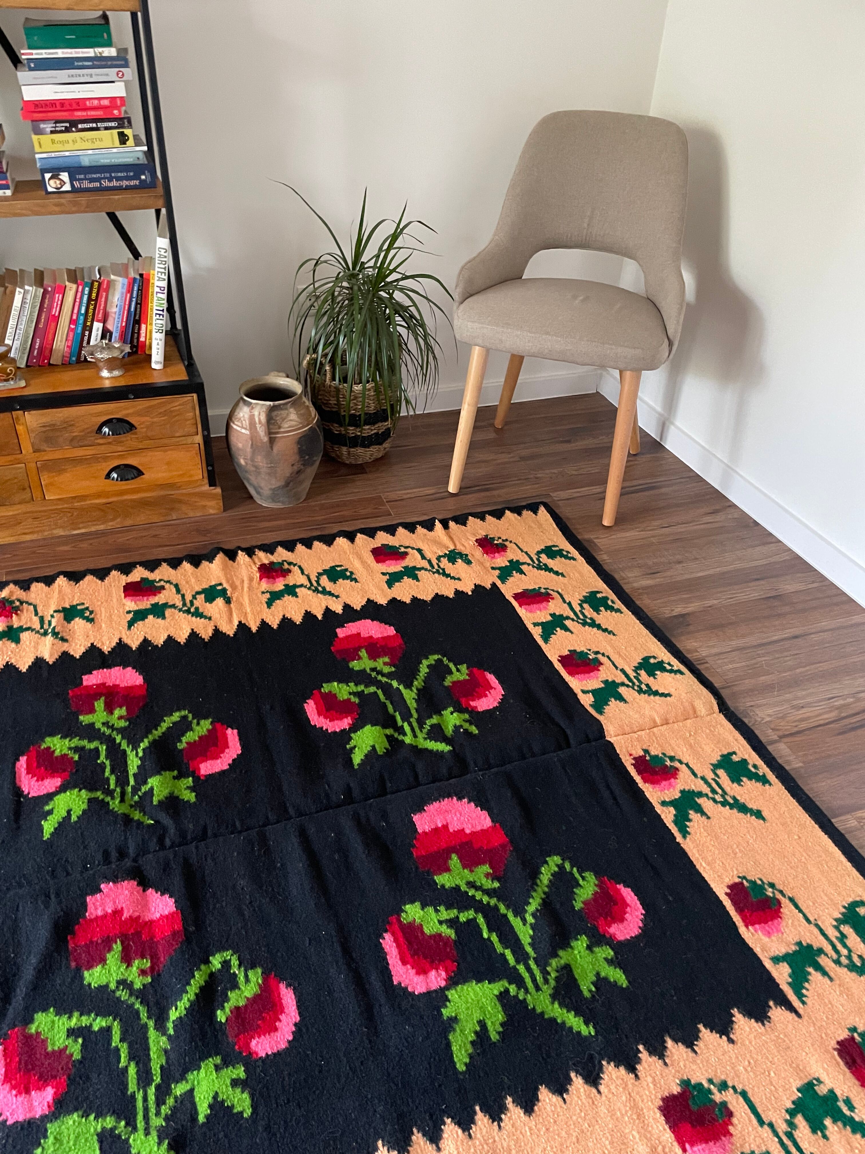 Romanian floral handwoven carpet made in wool, bohemian design with flowers