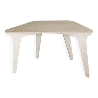 Okoni wooden table “The Remarkable”