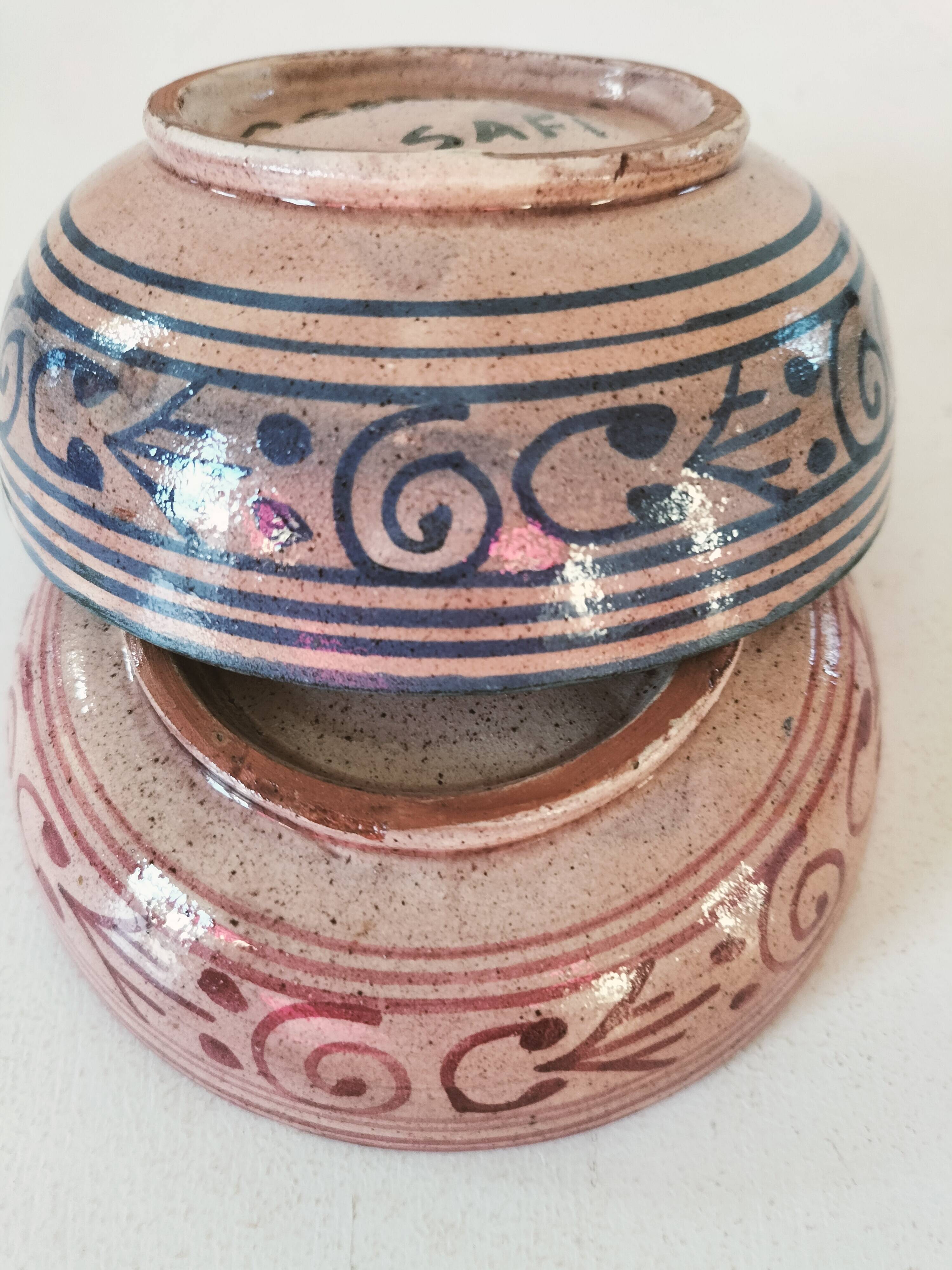 Pair of bowls signed A. Serghini