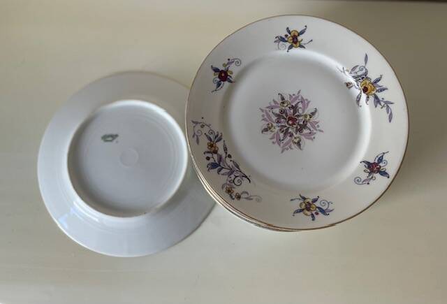 9 porcelain dessert plates